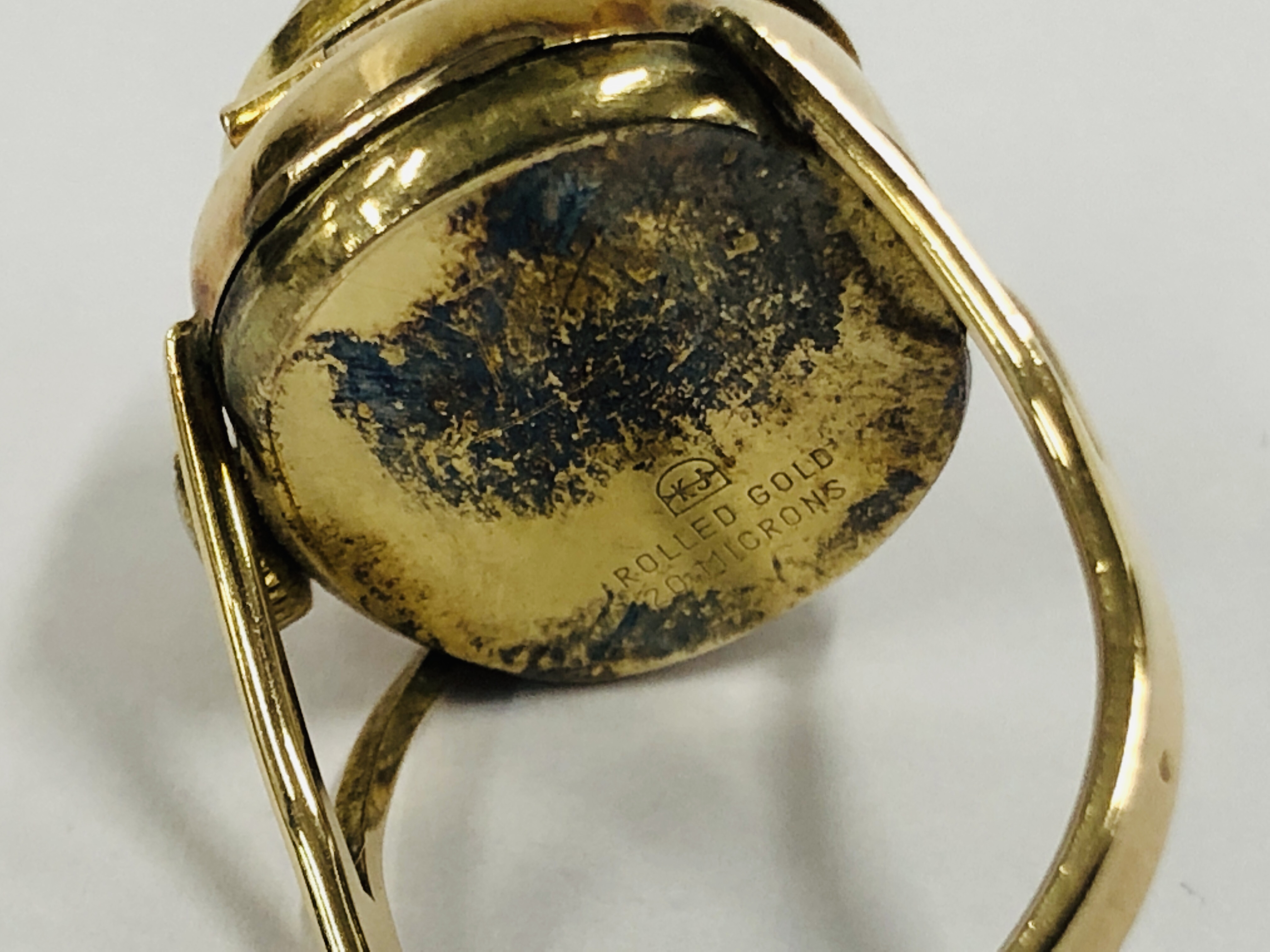 A VINTAGE "PORTA" CAMEO WATCH RING - Image 4 of 7