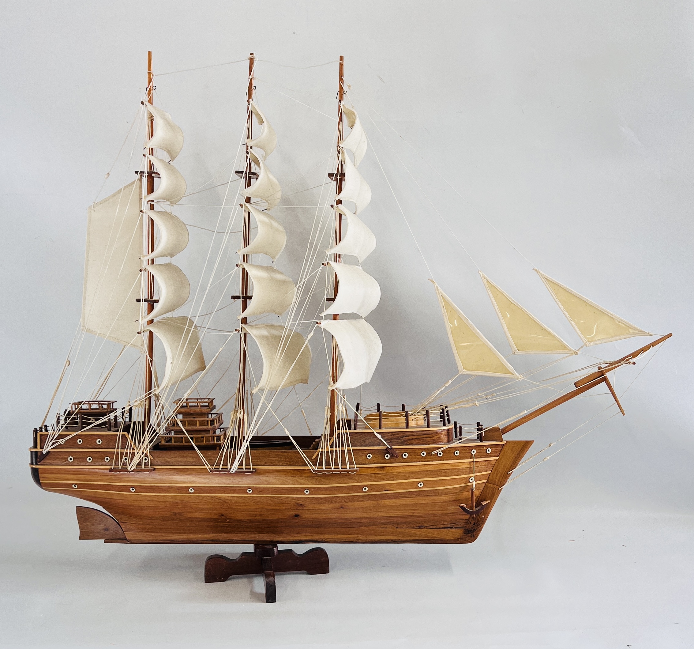 A LARGE WOODEN MODEL OF A SHIP L 110 CM. X H 85CM.