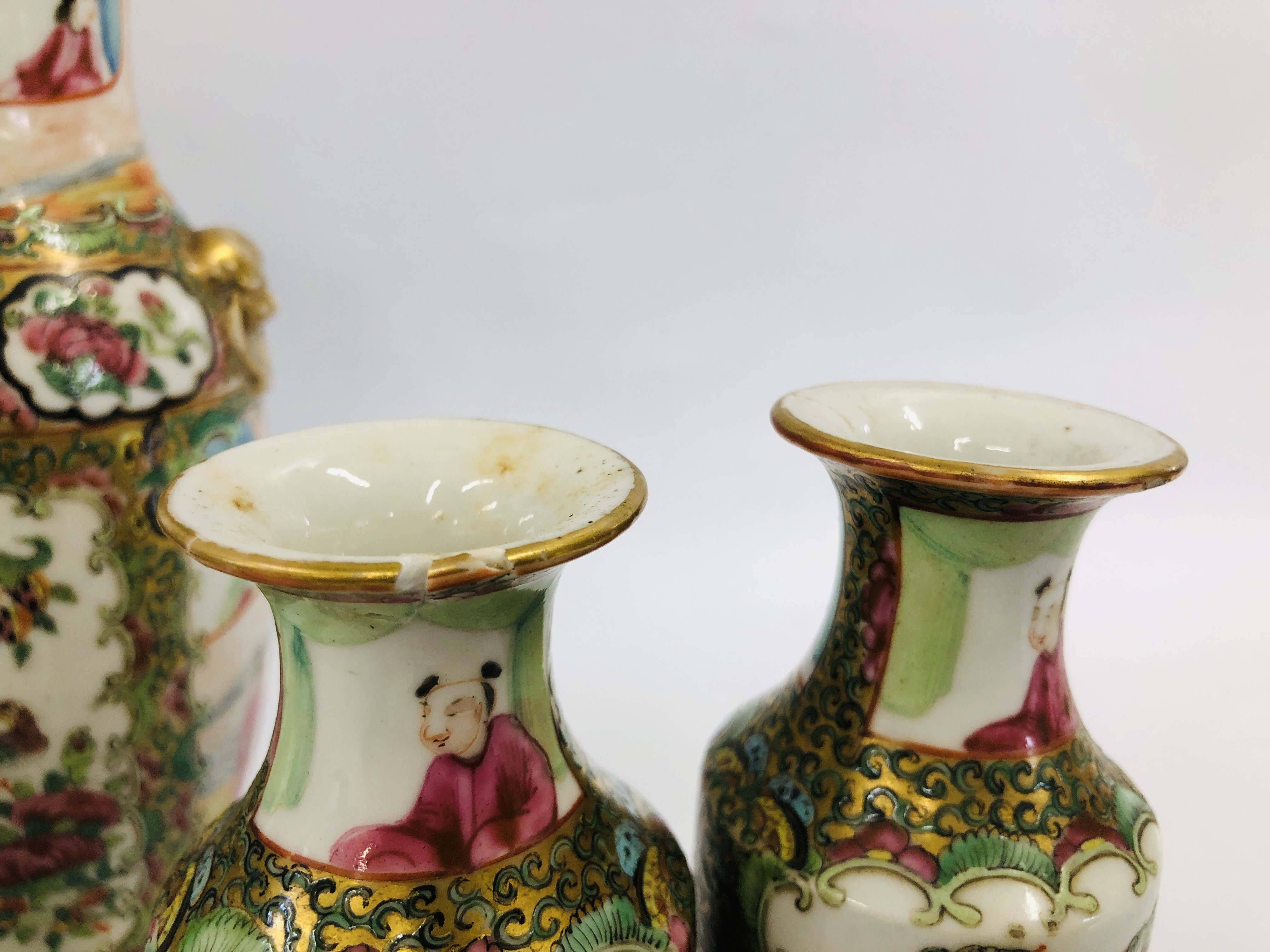 3 X PAIRS OF CANTONESE FAMILLE ROSE VASES, THE LARGEST H 22.5CM (GOOD CONDITION, THE OTHERS H 14. - Image 7 of 17