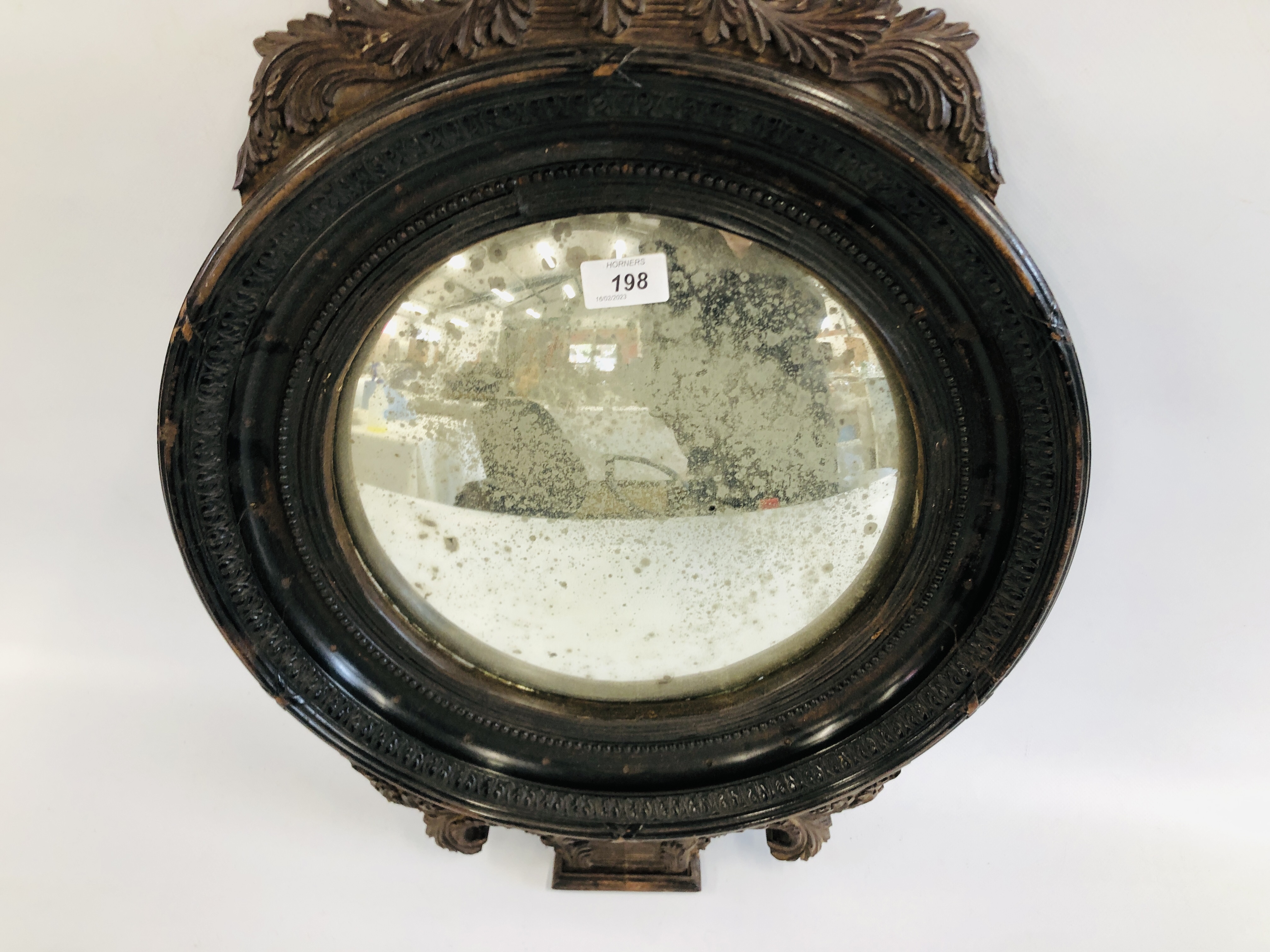 A CONVEX WALL MIRROR (OVERALL DIAMETER 44CM). - Image 3 of 6