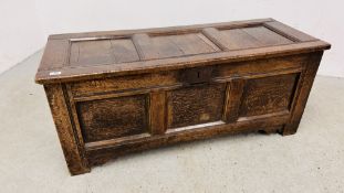 AN EARLY OAK COFFER, W 130CM, D 50CM, H 55CM.