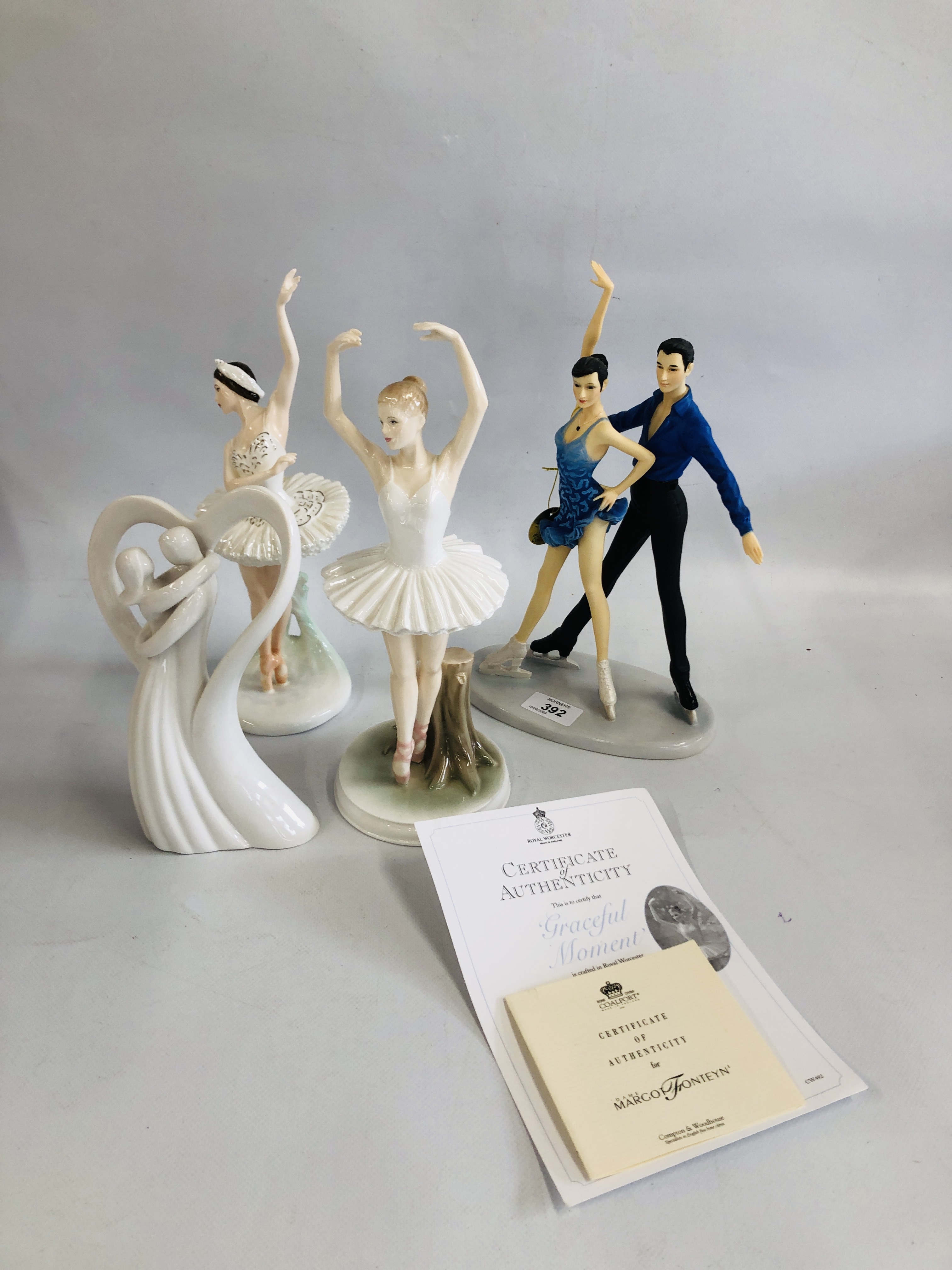 A GROUP OF FOUR FIGURINES TO INCLUDE ROYAL WORCESTER "GRACEFUL MOMENT" 680/4500 WITH CERTIFICATE,