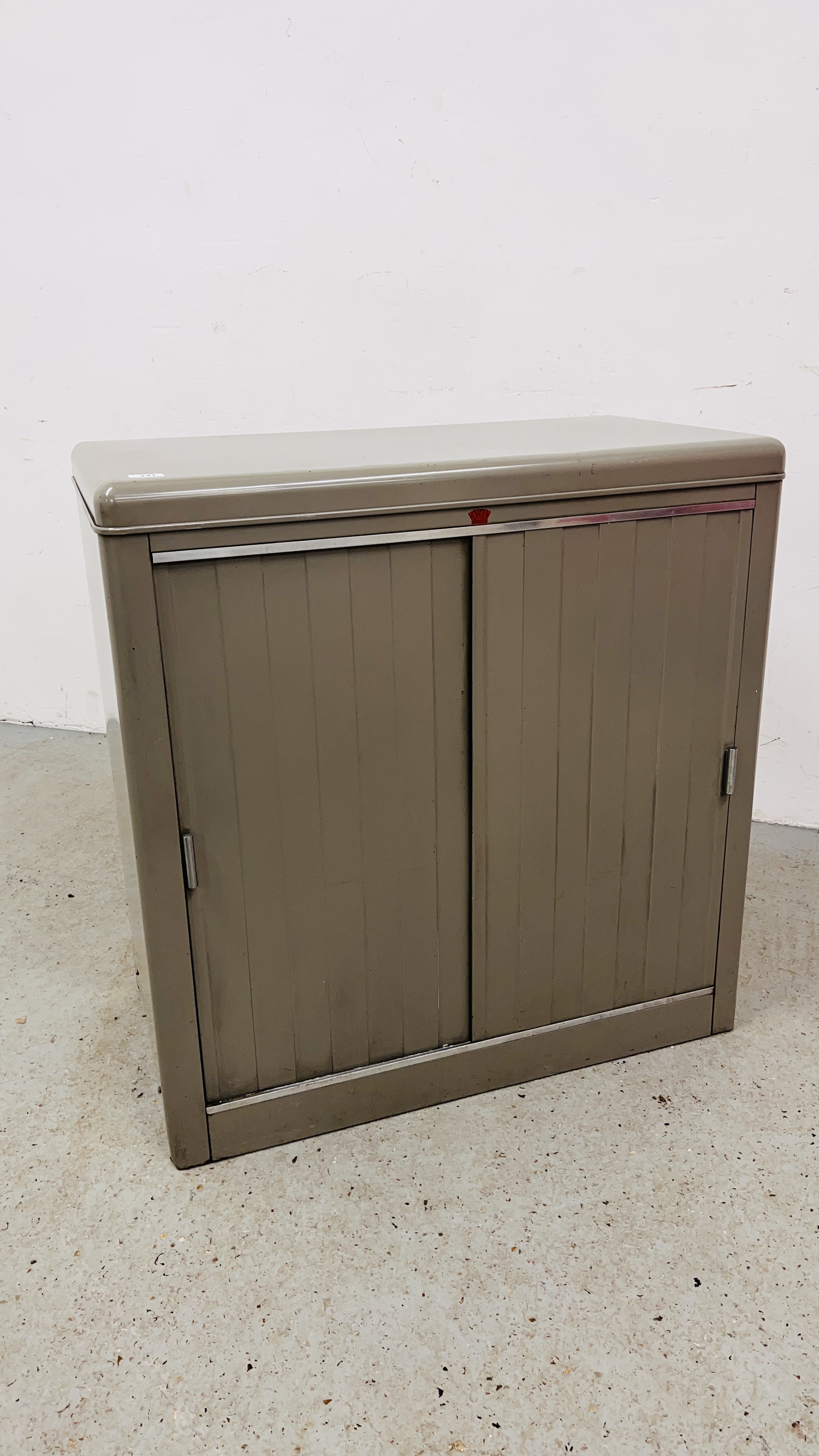 A VINTAGE HOWDEN EQUIPMENT STEEL OFFICE CABINET WITH SLIDING DOORS - W 90CM. D 46CM. H 92CM.