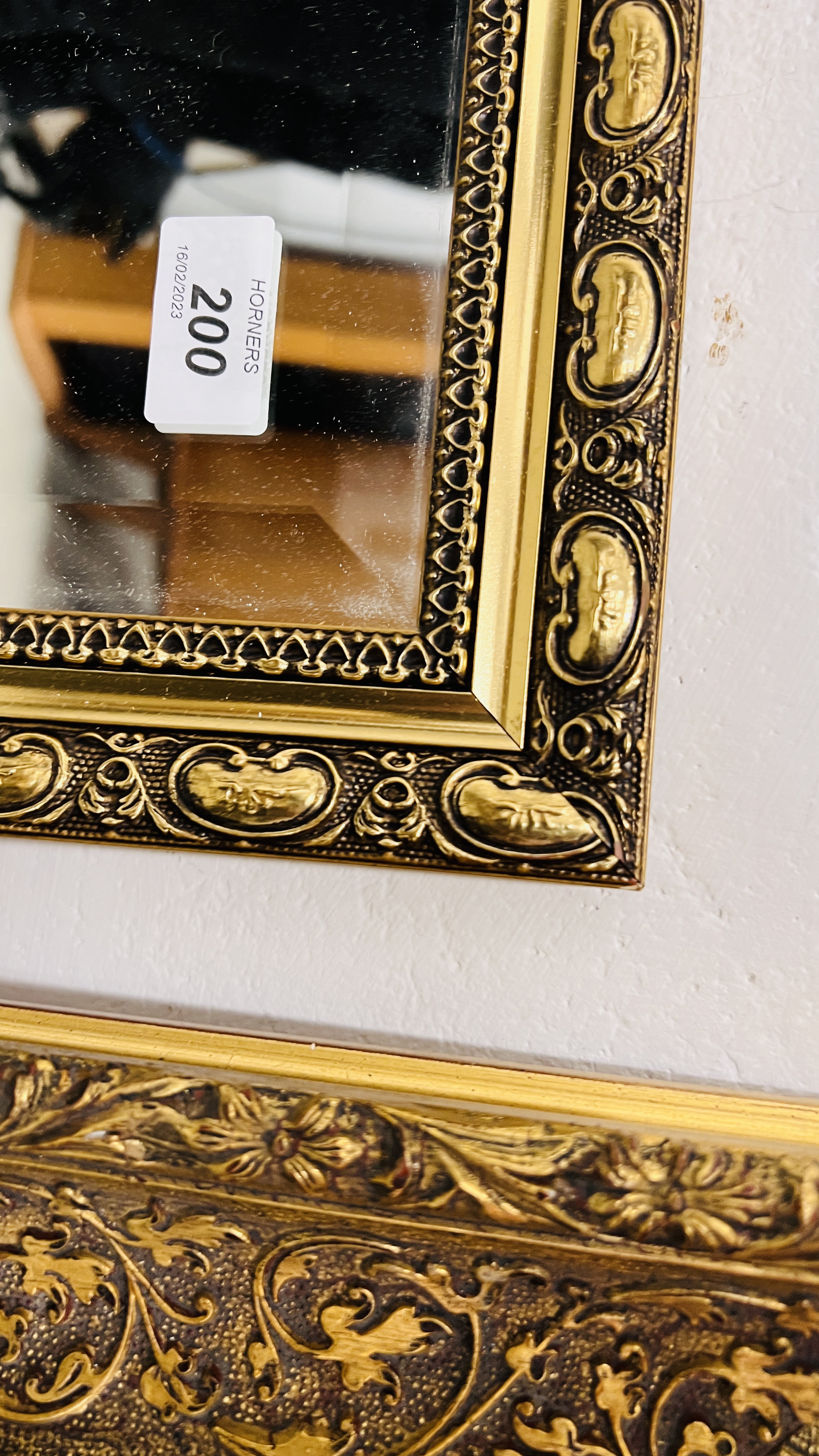 2 X GILT FRAMED WALL MIRRORS WITH BEVELLED GLASS PLATES 90 X 64CMM AND 83 X 58CM. - Image 5 of 7