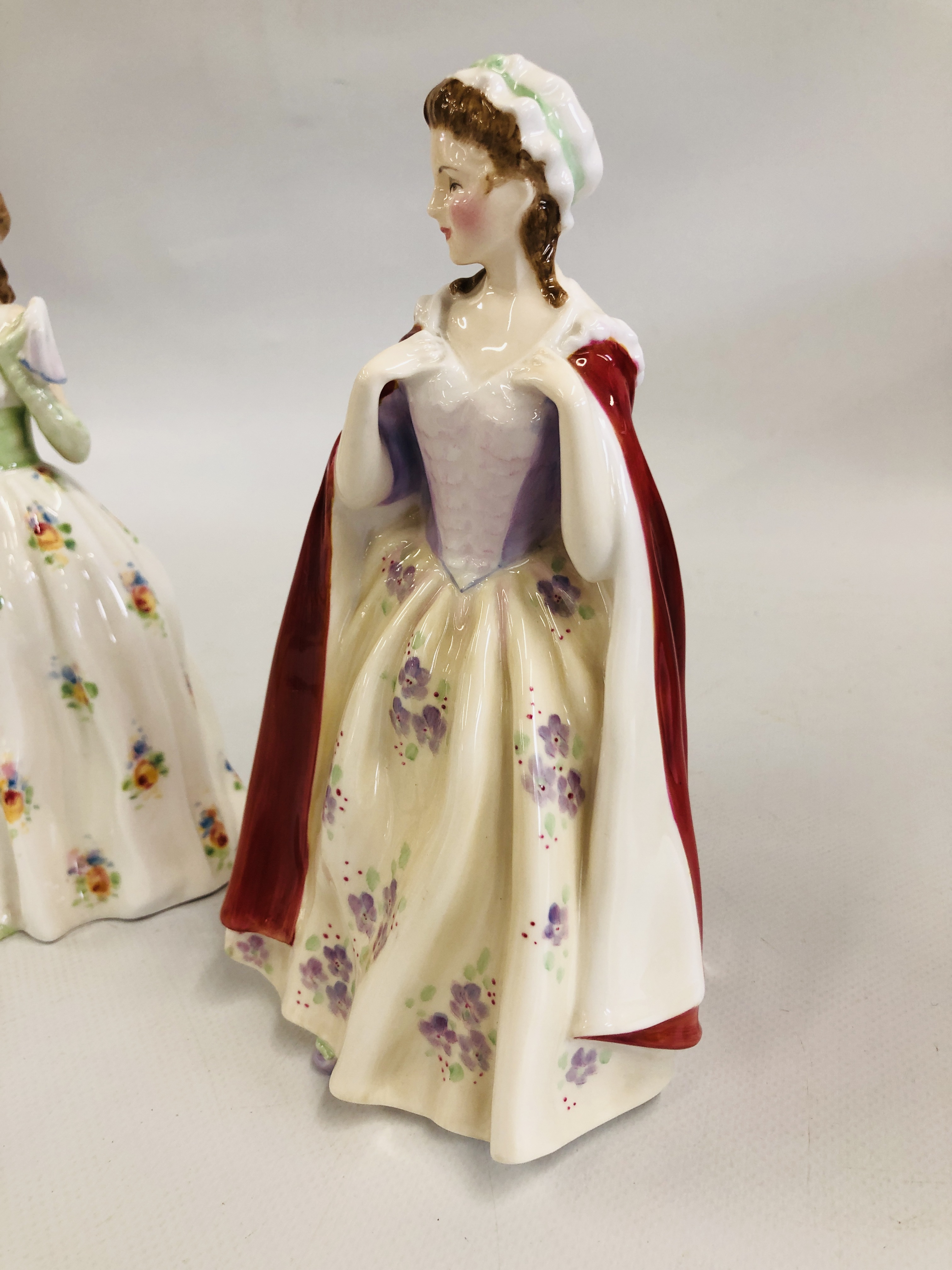 THREE ROYAL DOULTON PORCELAIN COLLECTORS FIGURES "CAROLYN" & "BESS" & "DAYDREAMS". - Image 4 of 9