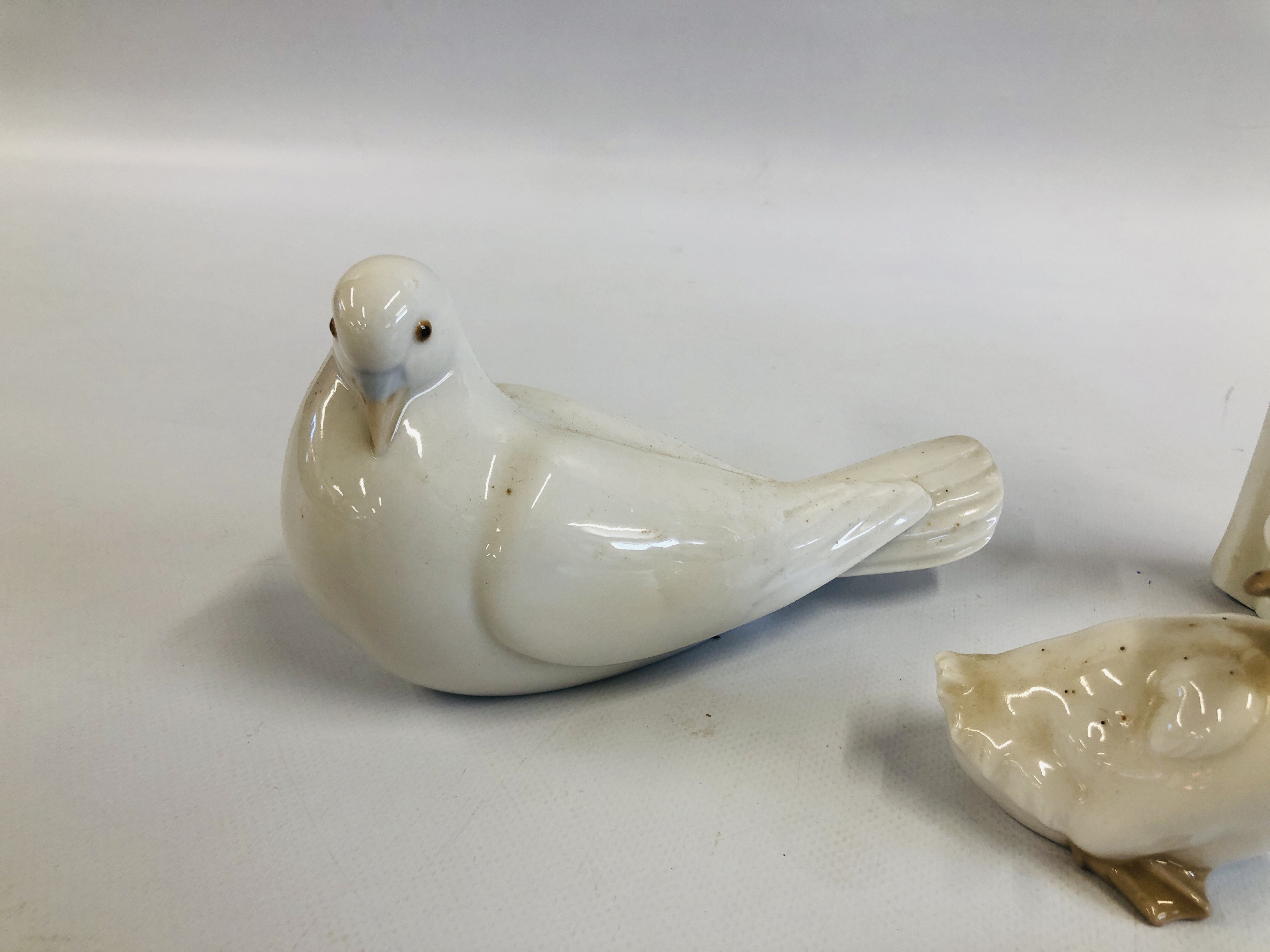 A GROUP OF 3 LLADRO NAO CABINET ORNAMENTS TO INCLUDE A DUCK, PIGEON AND A CHILD AND PUPPY. - Image 3 of 6