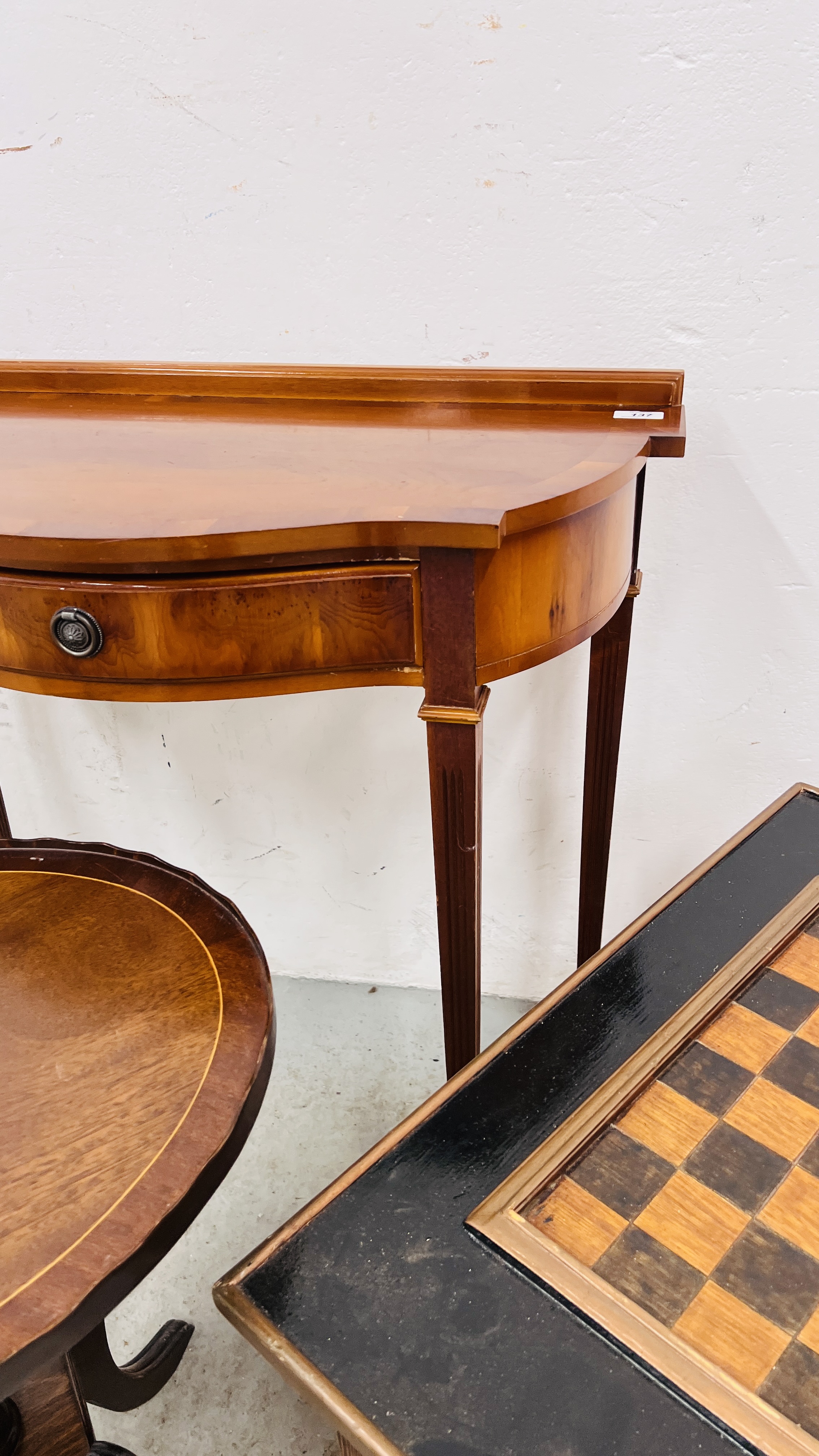 A SMALL OCCASIONAL TABLE WITH INSET CHEQUER BOARD TOP 61 X 54CM, - Image 6 of 10