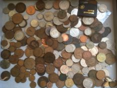 A COLLECTION OF COINS IN TWO ALBUMS AND LOOSE, GB PENNIES INCLUDING 1950 AND 1951,