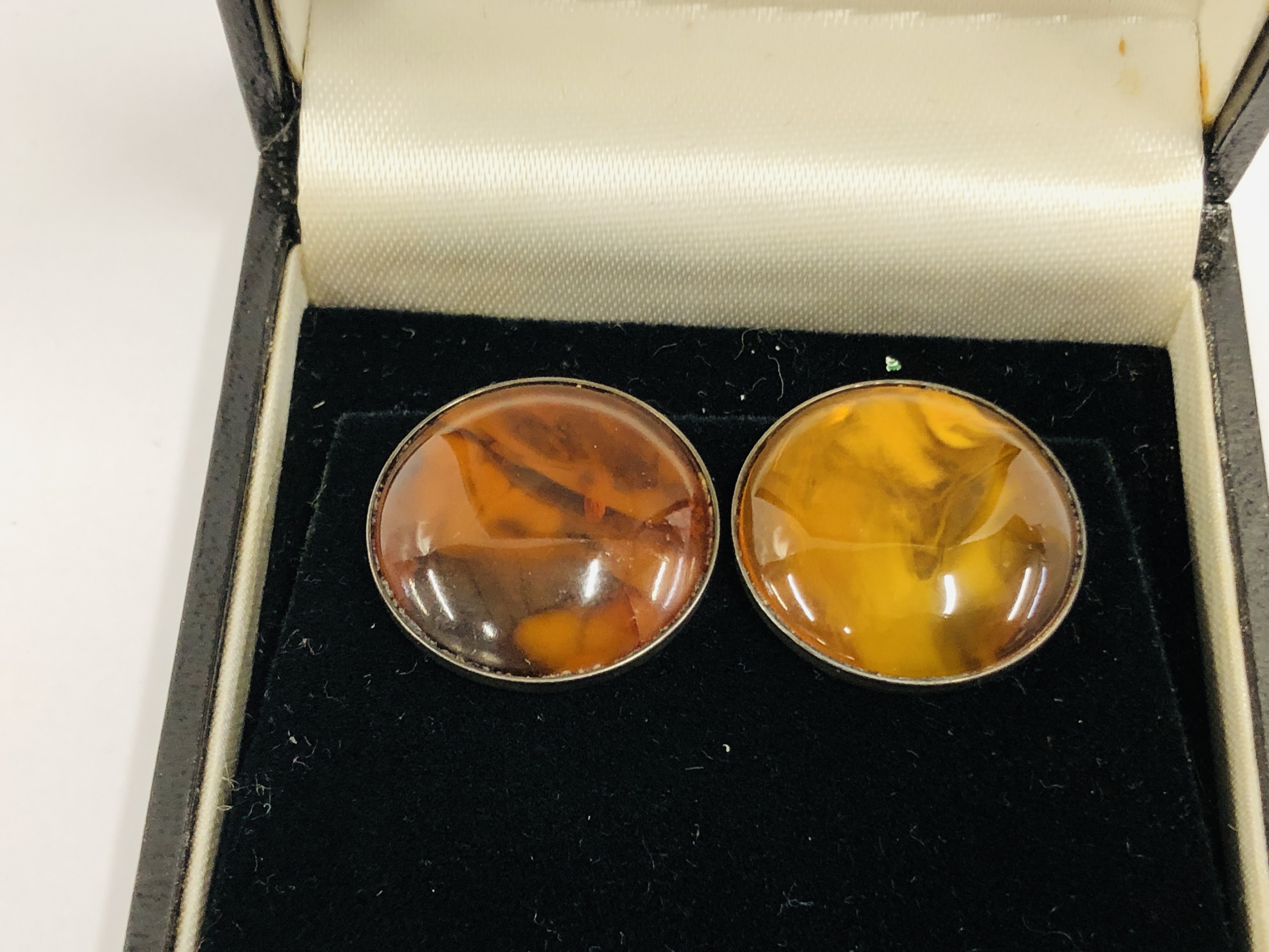 PAIR OF VINTAGE SILVER CLIP ON EARRINGS INSET WITH CIRCULAR AMBER DISCS. - Image 3 of 6