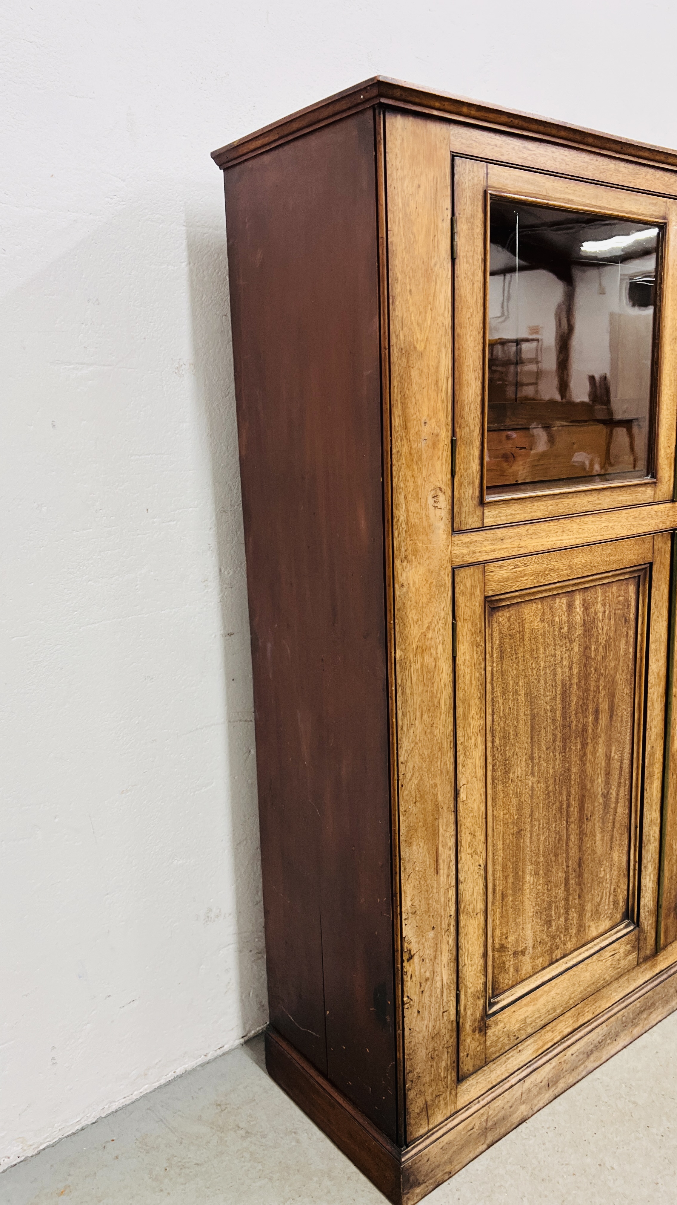 A MAHOGANY TWO DOOR CUPBOARD WITH GLAZED TWO DOOR CABINET ABOVE, W 112CM, D 33CM, H 131CM. - Image 5 of 8