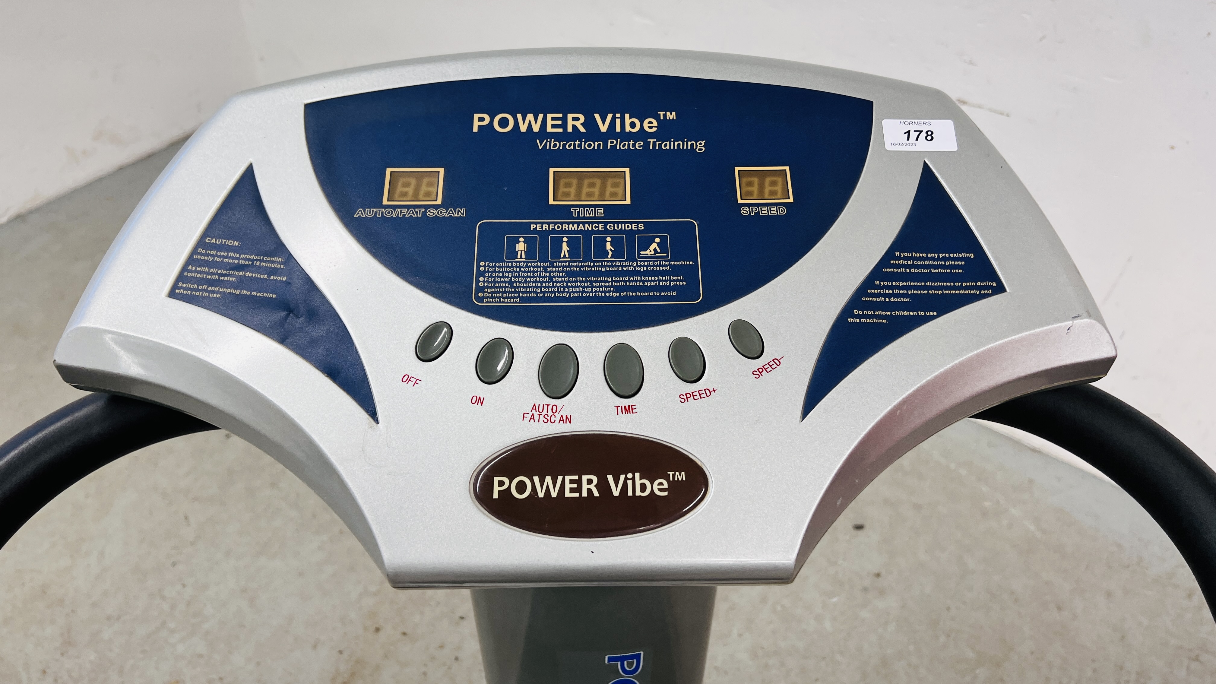 A POWER VIBE VIBRATION EXERCISE PLATE MODEL ORBUS DF2000 - SOLD AS SEEN. - Image 2 of 5