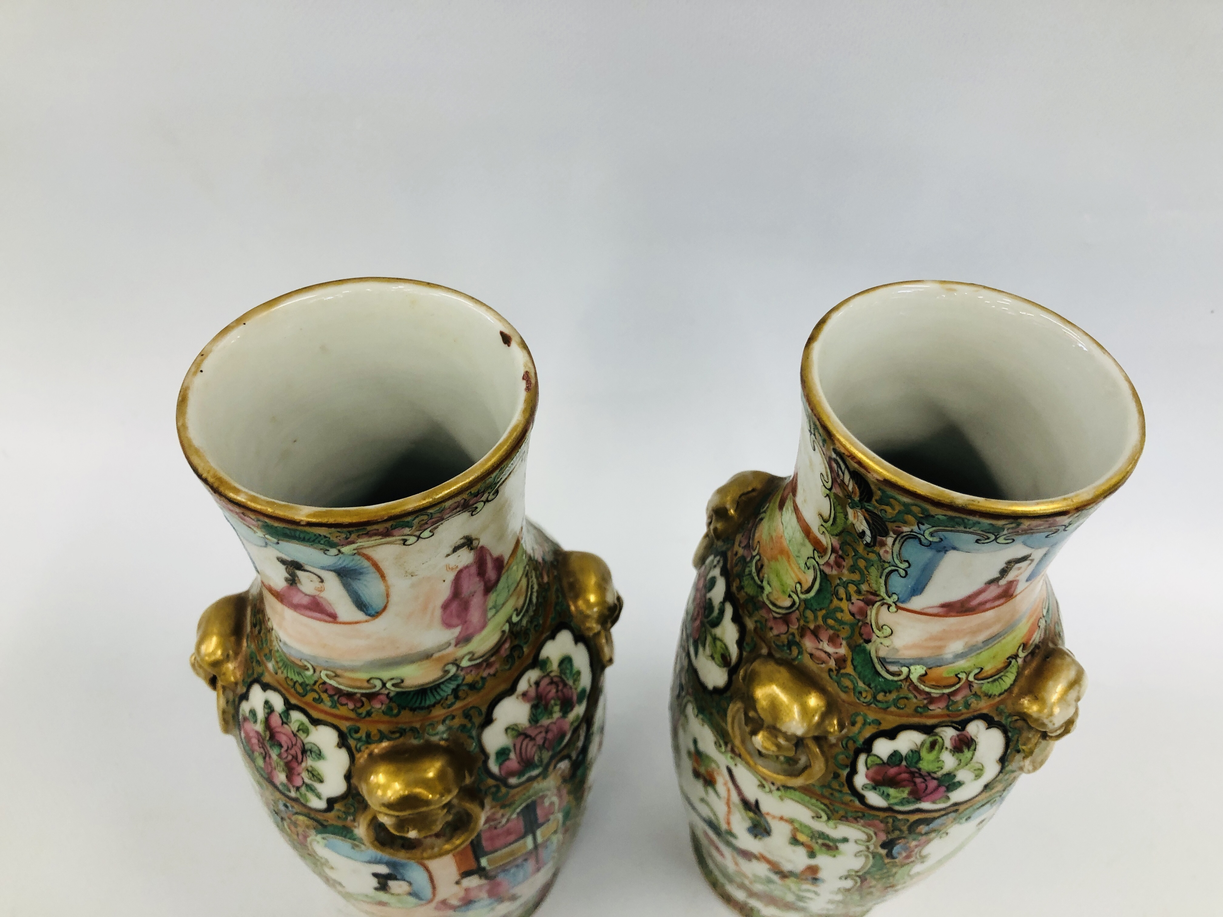 3 X PAIRS OF CANTONESE FAMILLE ROSE VASES, THE LARGEST H 22.5CM (GOOD CONDITION, THE OTHERS H 14. - Image 16 of 17