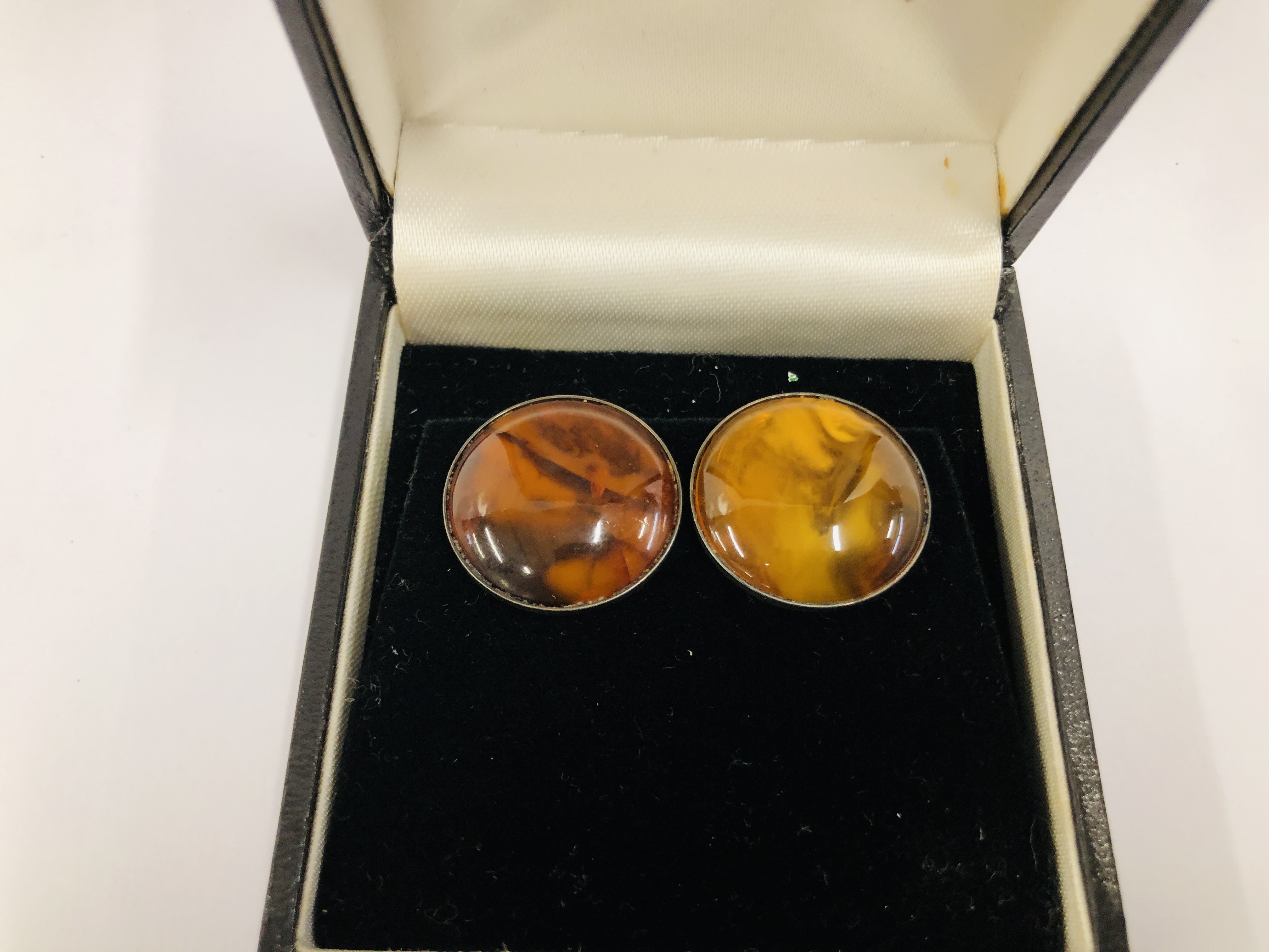 PAIR OF VINTAGE SILVER CLIP ON EARRINGS INSET WITH CIRCULAR AMBER DISCS. - Image 2 of 6