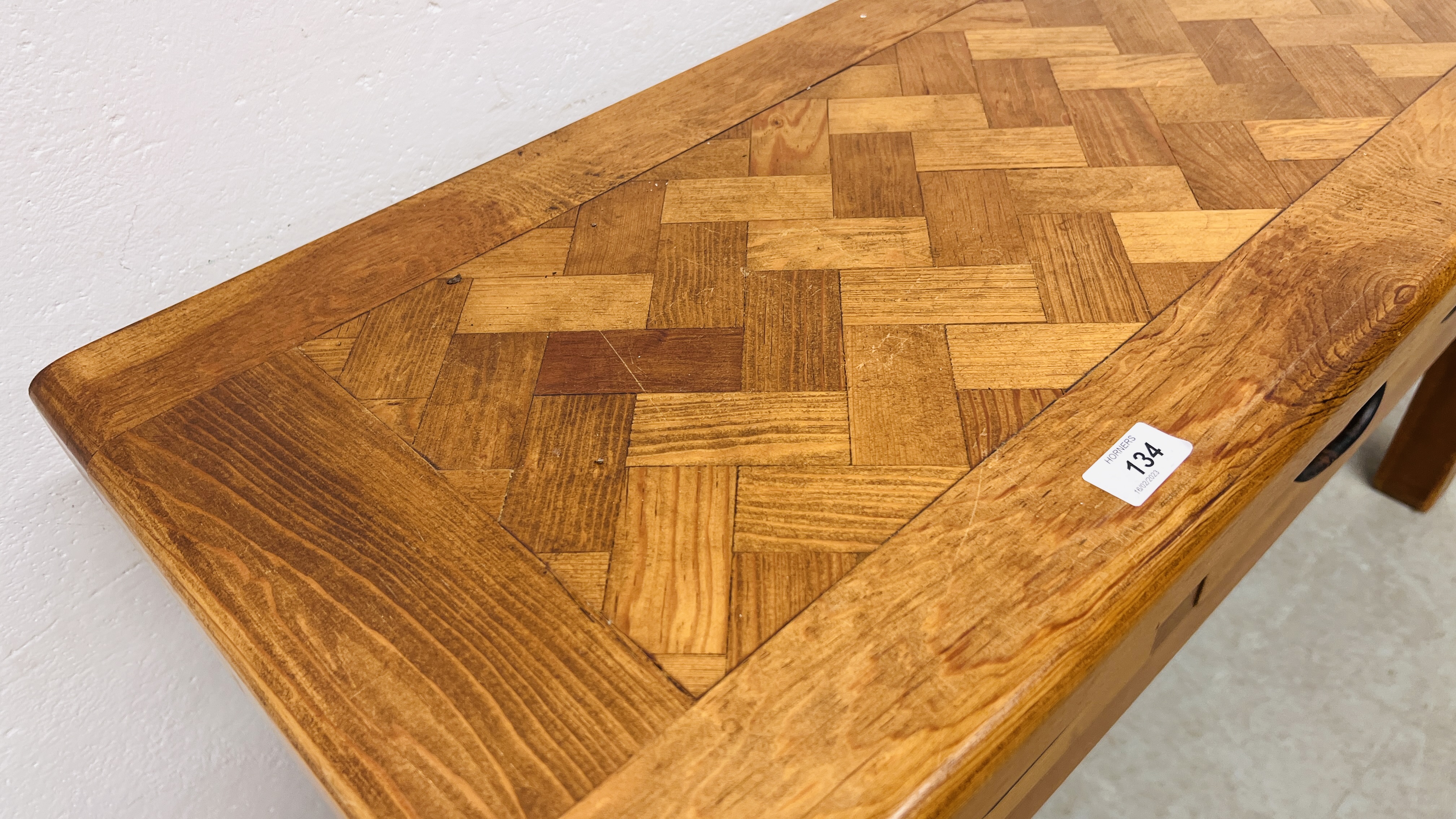 A SOLID BEECHWOOD AND PINE THREE DRAWER SIDE TABLE WITH RUSTIC IRON CRAFT HANDLES AND PARQUET - Image 6 of 12