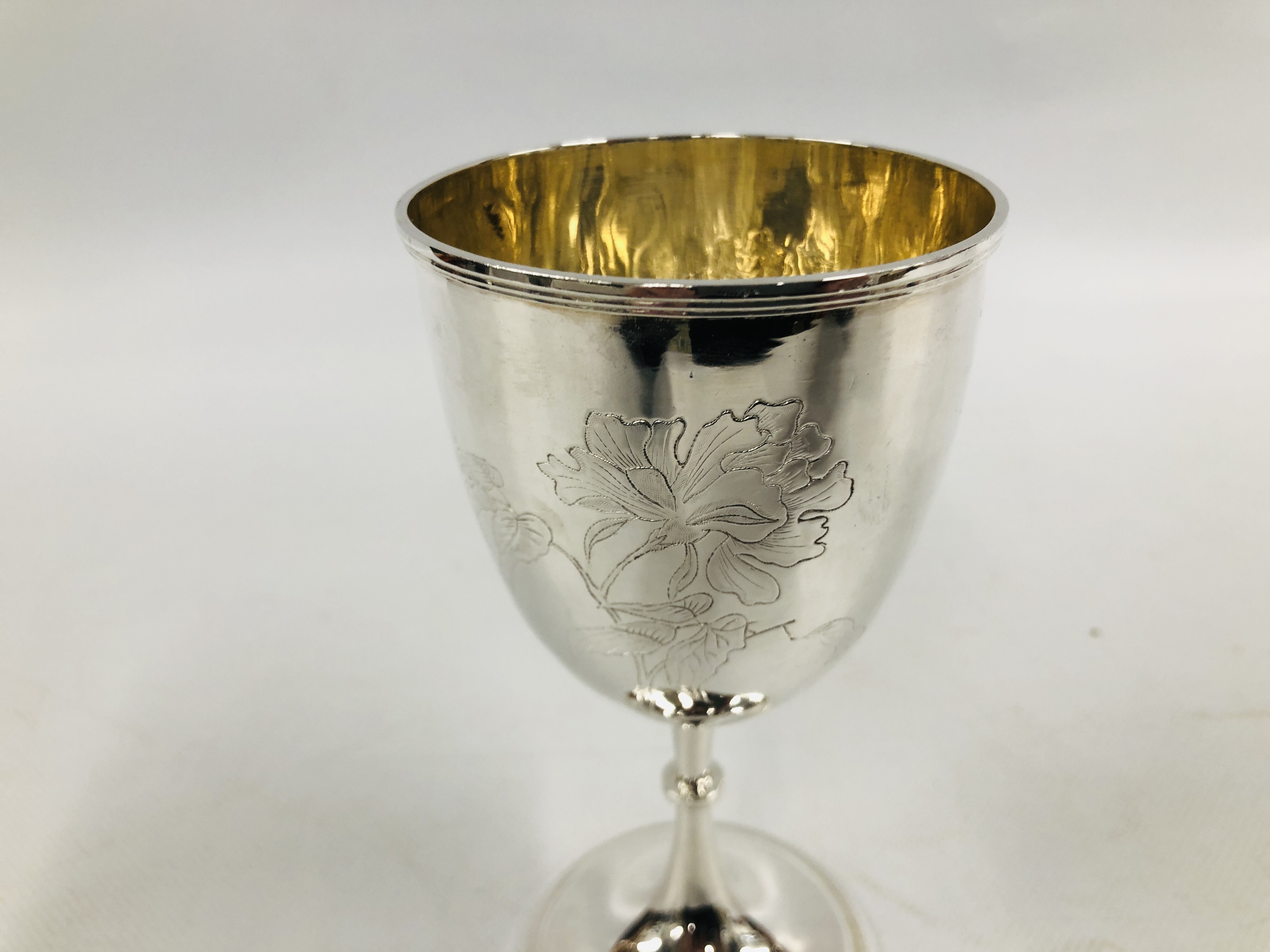 A WHITE METAL ENGRAVED GOBLET, BEARING IMPRESSED CHINESE MARKS TO BASE - H 17CM. - Image 2 of 7