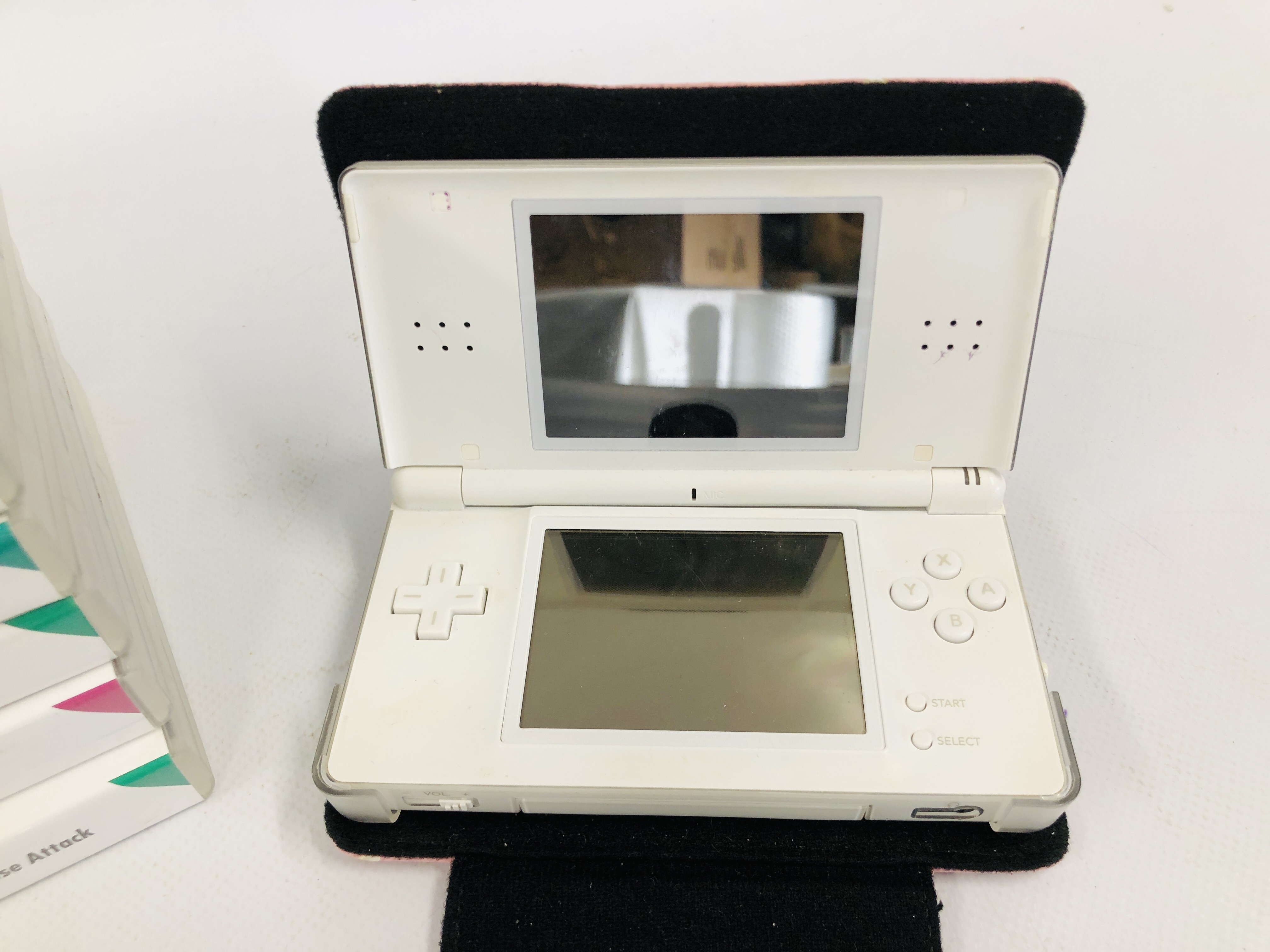 NINTENDO DS LITE CONSOLE WITH CHARGER, - Image 3 of 5