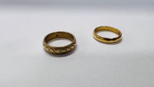 AN 18CT GOLD WEDDING BAND AND A 22CT GOLD WEDDING BAND.