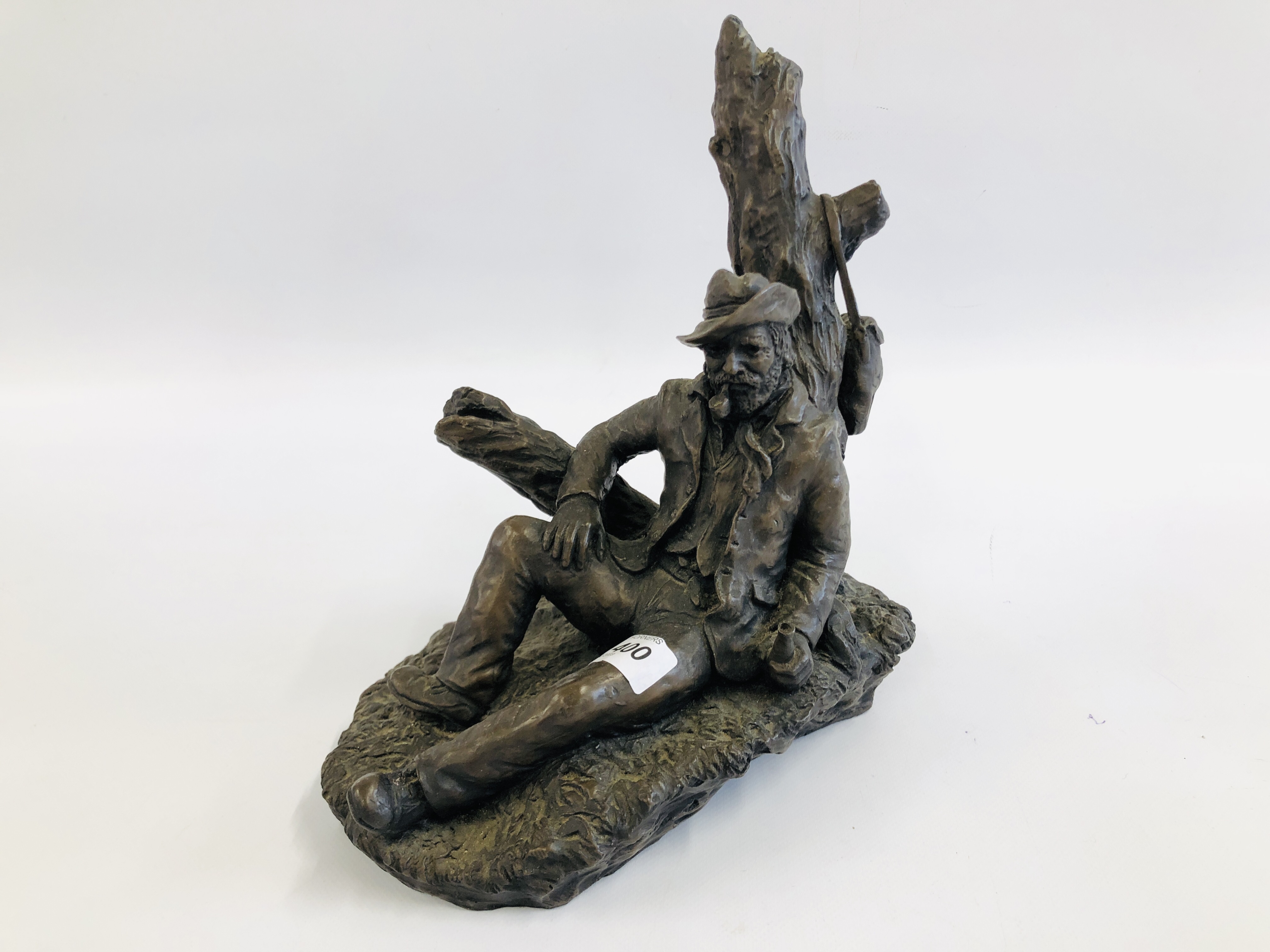 A MODERN BRONZED SCULPTURE OF A SEATED GENTLEMAN AGAINST A TREE STUMP ALONG WITH "THE LEONARDO - Image 5 of 8