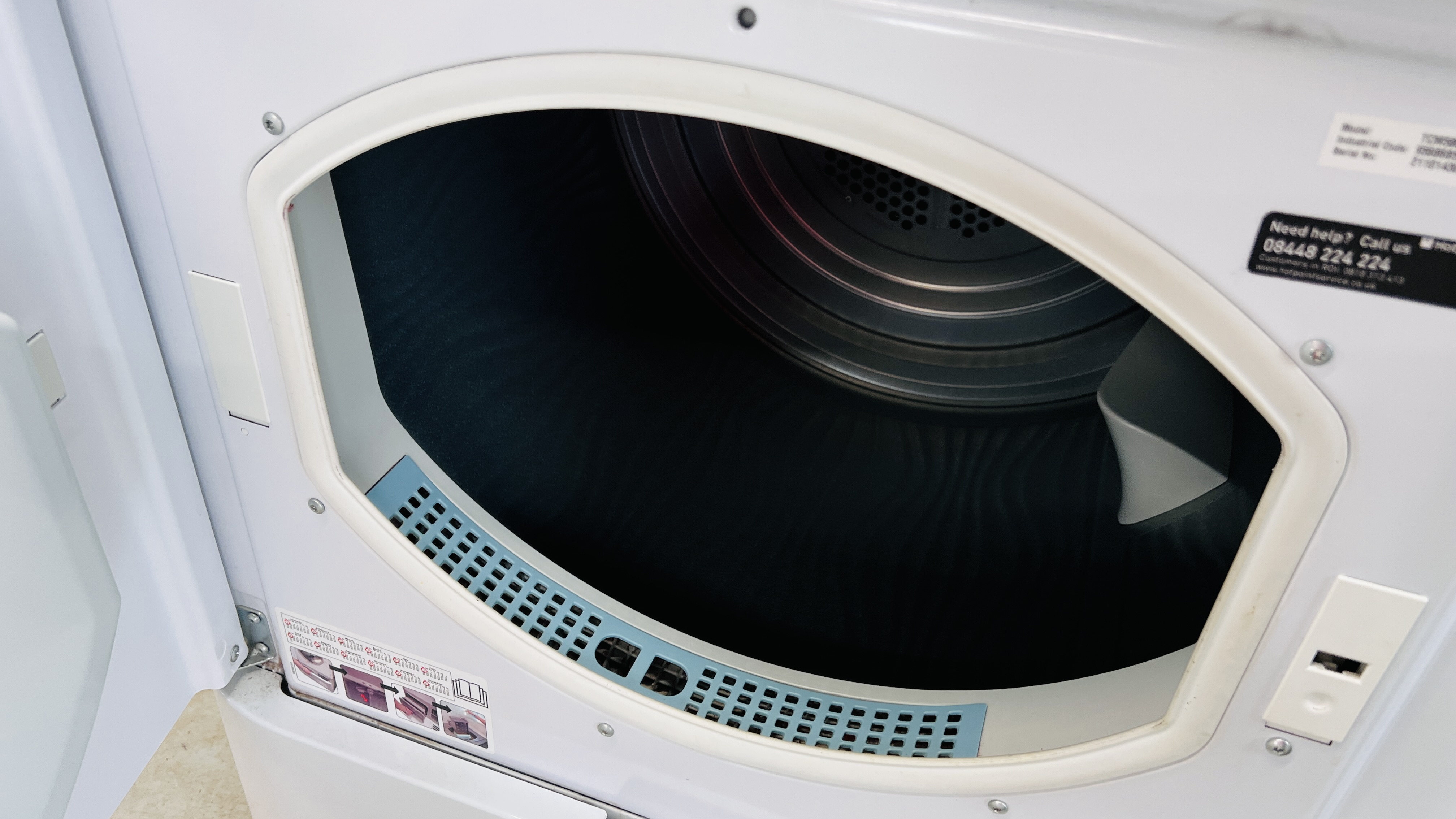 HOTPOINT 8KG TCM580 AQUARIUS CONDENSER TUMBLE DRYER - SOLD AS SEEN. - Image 6 of 6