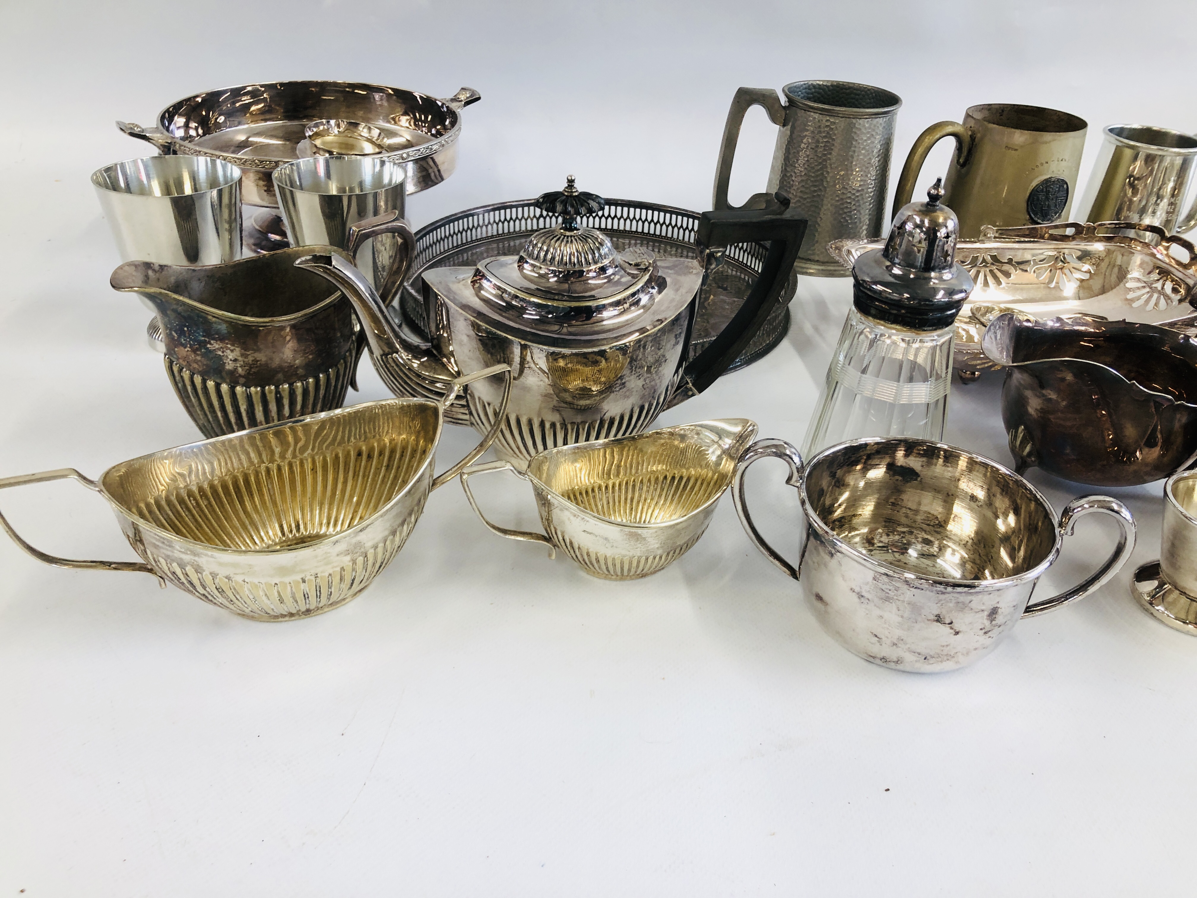 2 X BOXES OF ASSORTED SILVER PLATED WARE TO INCLUDE A GROUP OF TROPHY CUPS AND MUGS, - Image 8 of 8