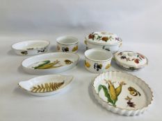 A COLLECTION OF ROYAL WORCESTER "EVESHAM" DINNERWARE.