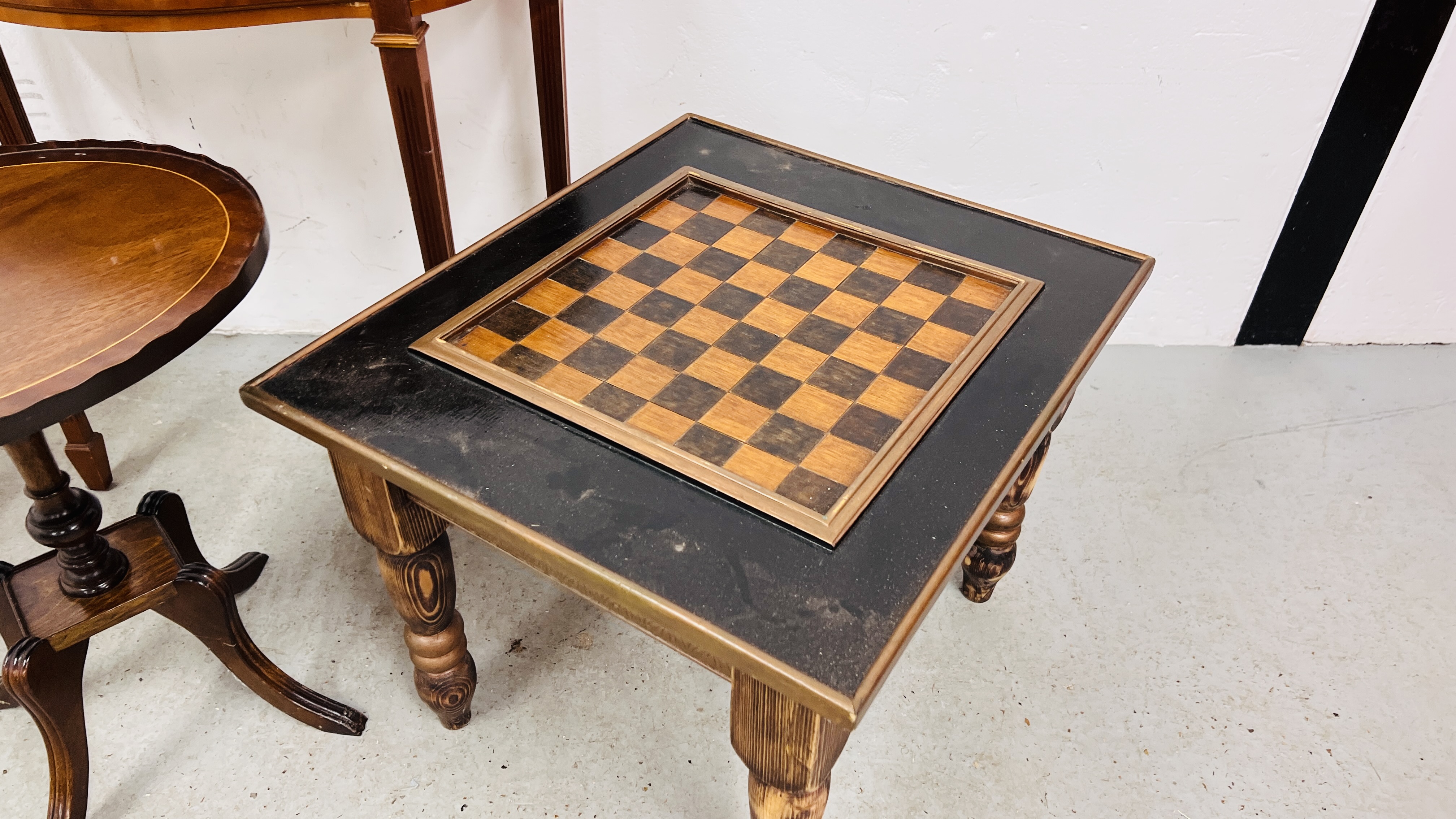 A SMALL OCCASIONAL TABLE WITH INSET CHEQUER BOARD TOP 61 X 54CM, - Image 2 of 10
