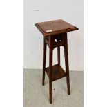 AN ART AND CRAFTS SOLID OAK PLANT / BUST STAND WITH INLAID DETAIL TO TOP.