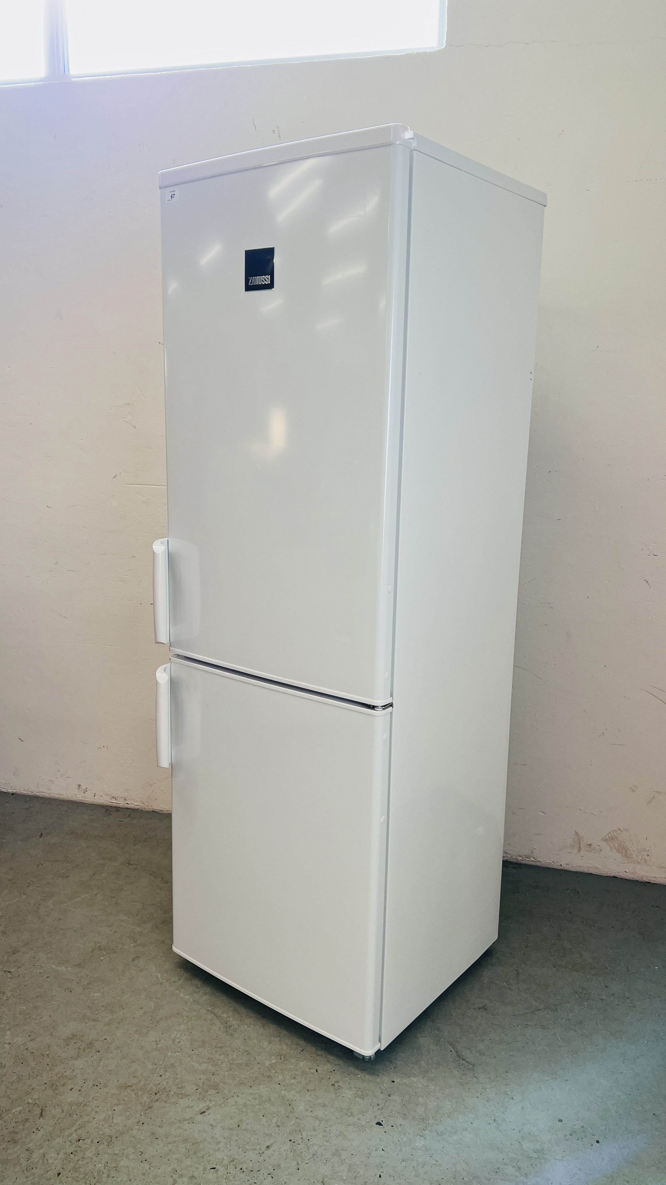 ZANUSSI FRIDGE FREEZER - SOLD AS SEEN. - Image 2 of 8