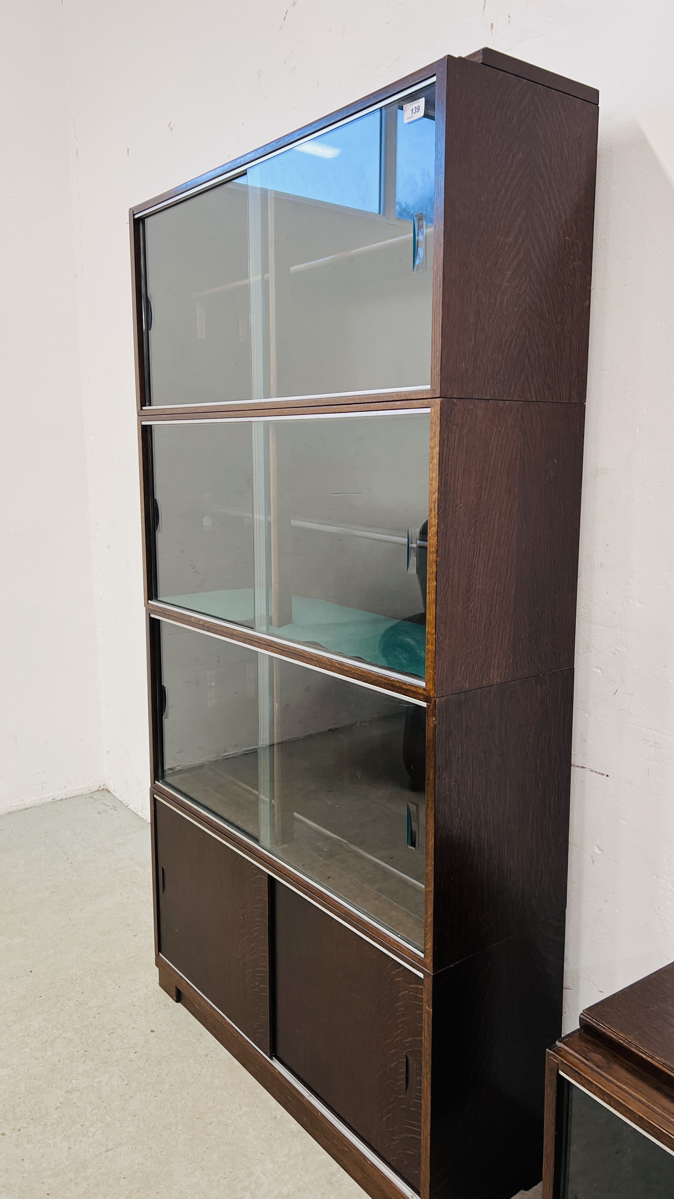 A FOUR SECTION AND SINGLE SECTION GLOBE WERNICKE STYLE BOOK CASE W 90 H 168 & W 90 H 50CM. - Image 7 of 8