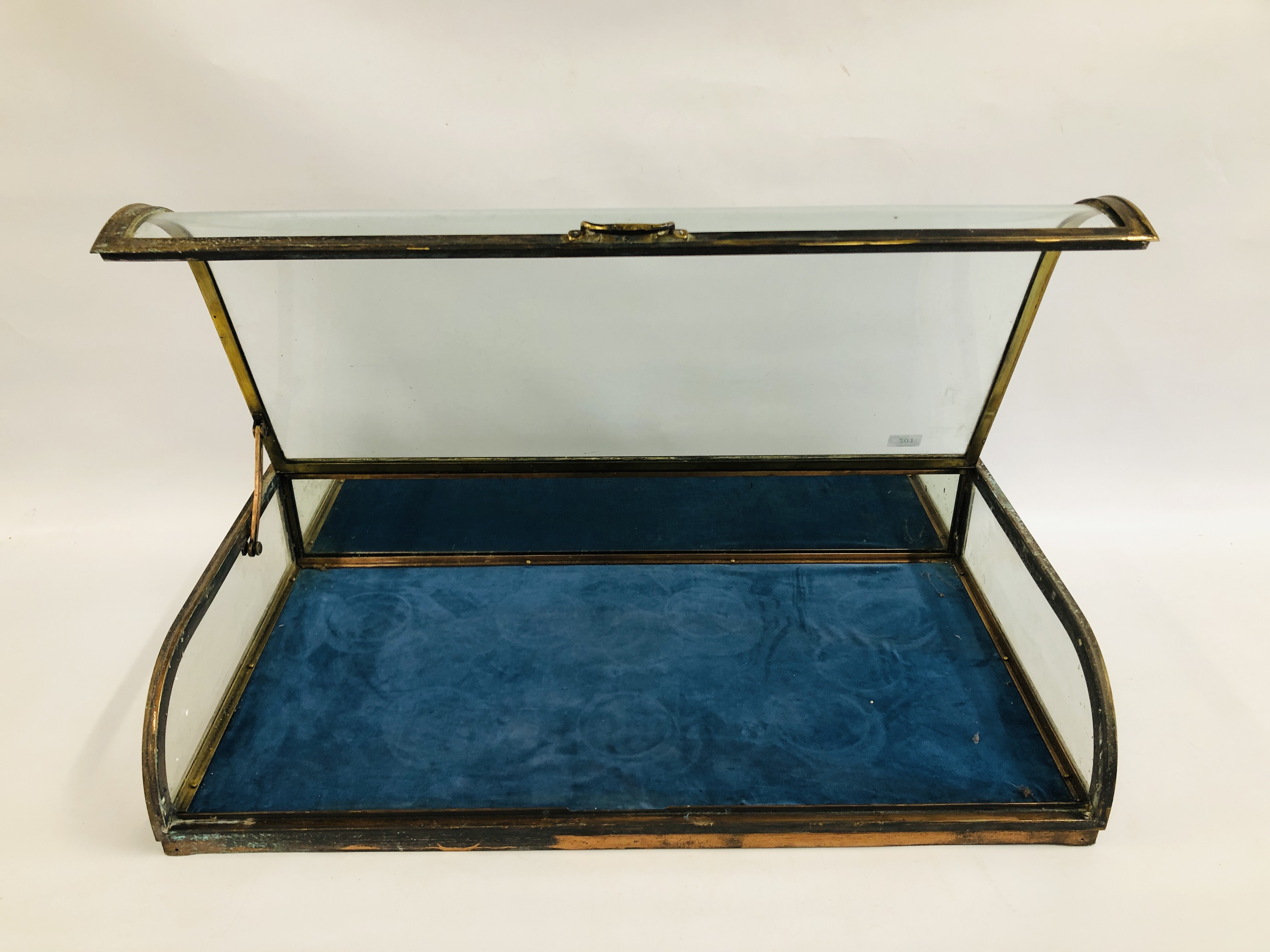 A PARISIAN TABLE TOP JEWELLERY CASE W 86CM. D 46CM. H 18CM. - Image 6 of 10