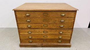 A VINTAGE 6 DRAWER OAK PLAN CHEST W 122CM. X D 91CM. X H 92CM. WITH BRASS HANDLES.