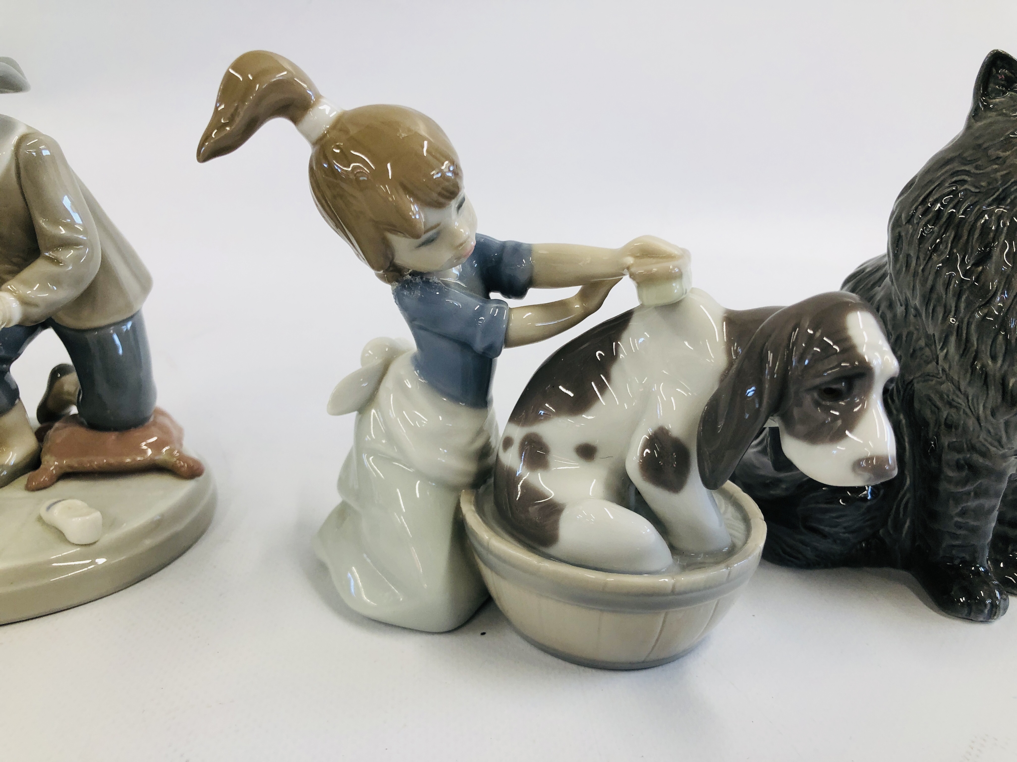 A GROUP OF 3 LLADRO CABINET ORNAMENTS. - Image 4 of 9