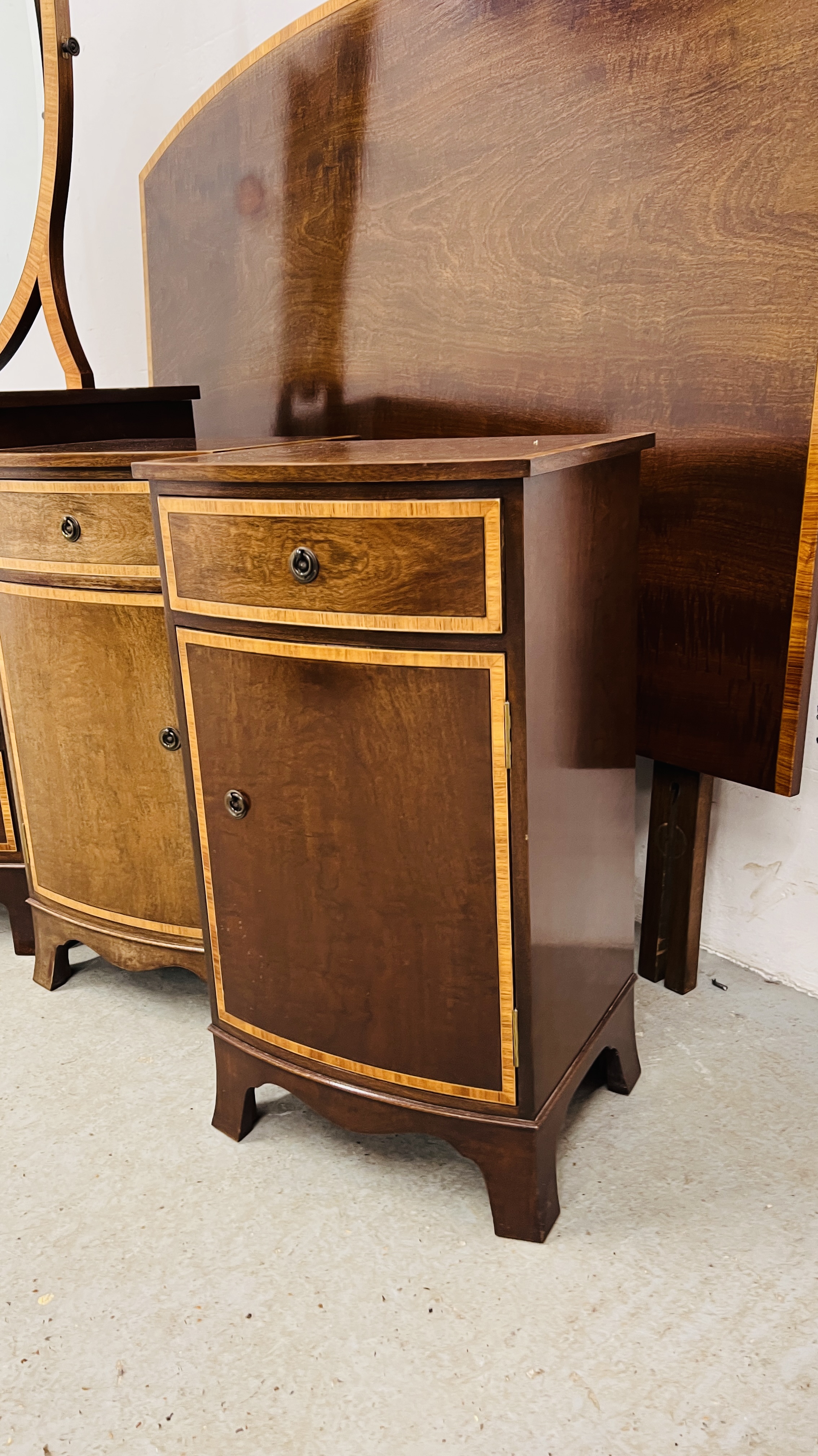 A GOOD QUALITY MAHOGANY TWO OVER THREE DRAWER BOW FRONTED DRESSING CHEST WITH SHIELD SHAPE MIRROR - Image 2 of 10