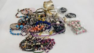 COLLECTION OF MIXED COSTUME JEWELLERY TO INCLUDE BEADS AND BANGLES ETC.