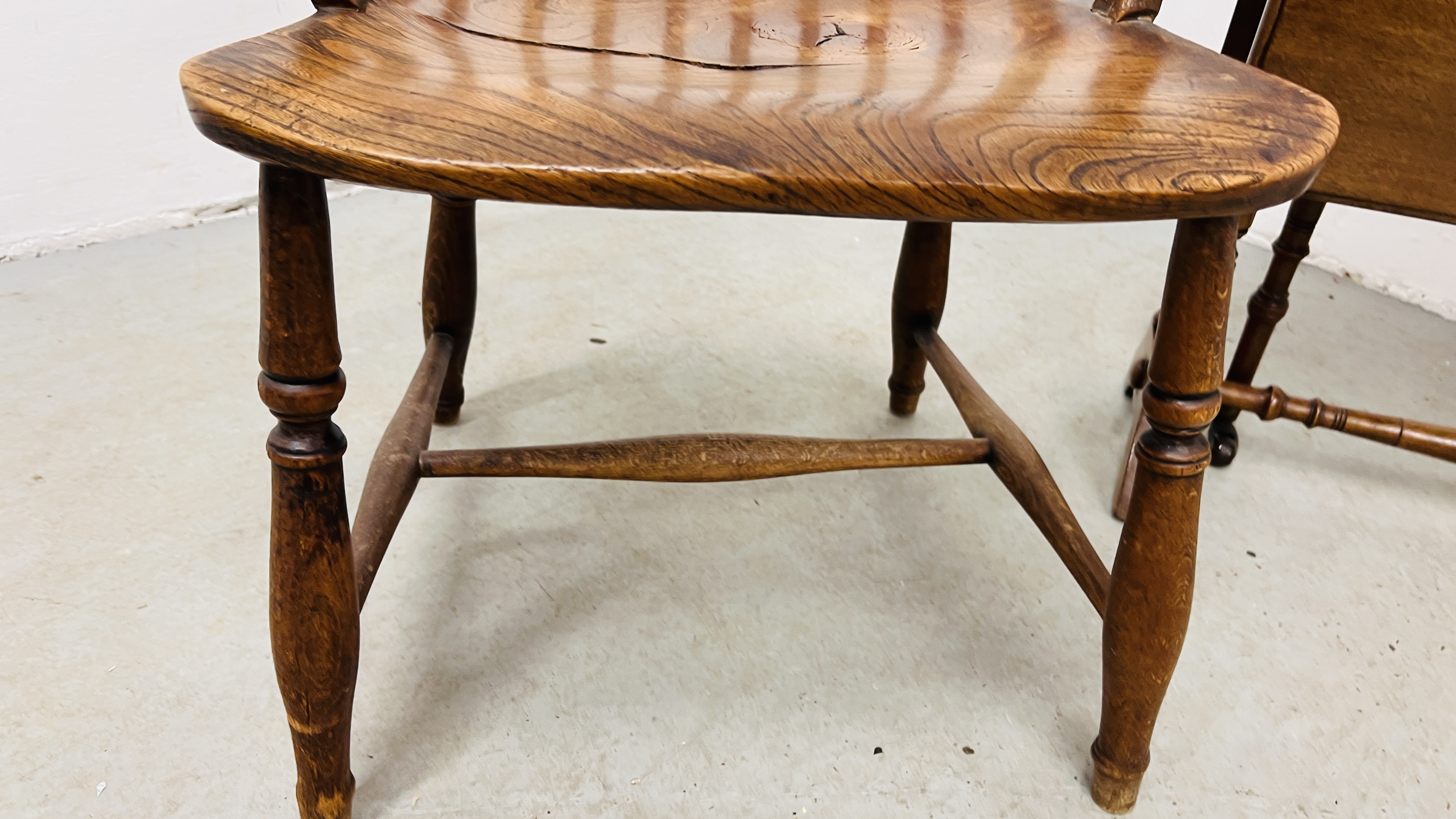 AN ANTIQUE ELM SEATED ELBOW CHAIR A/F, - Image 7 of 12