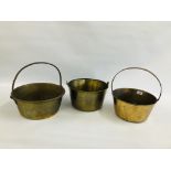 A GROUP OF THREE VINTAGE HEAVY BRASS JAM PANS
