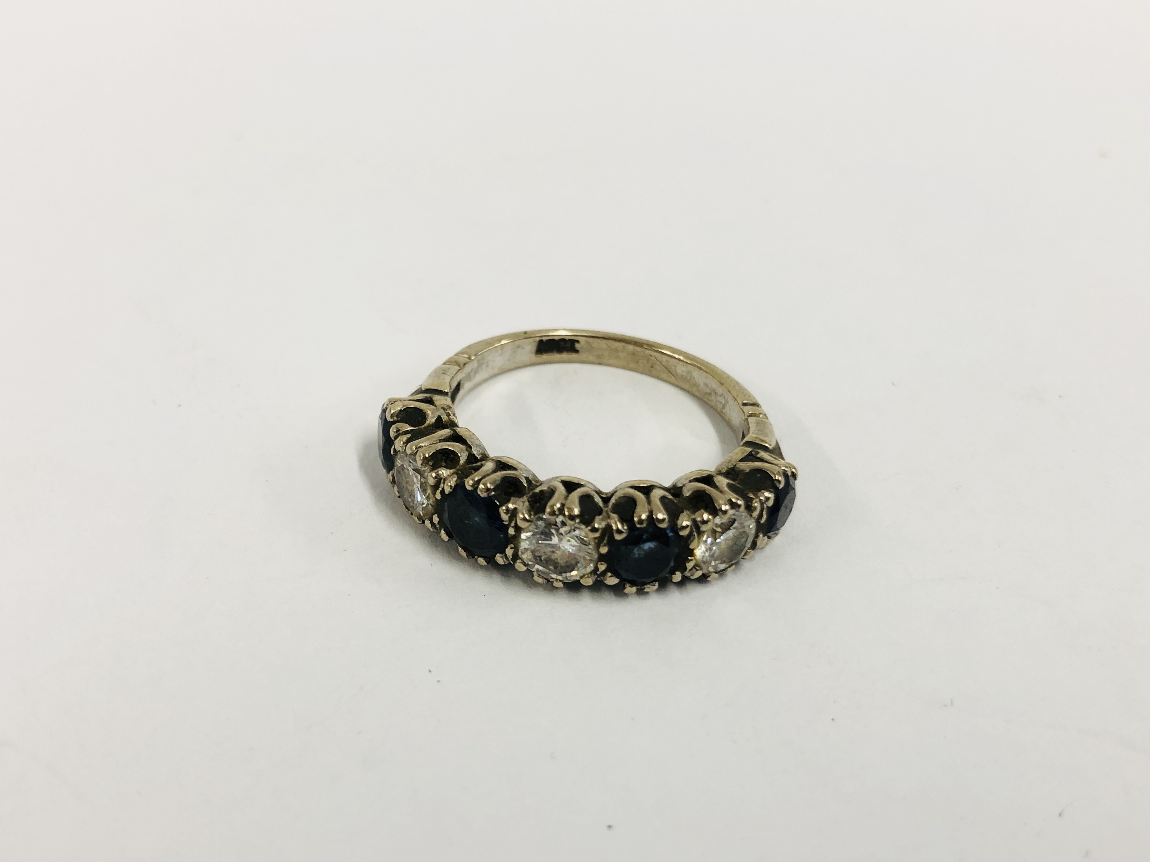 AN 18CT GOLD VICTORIAN STYLE DIAMOND AND SAPPHIRE SET RING, - Image 3 of 6