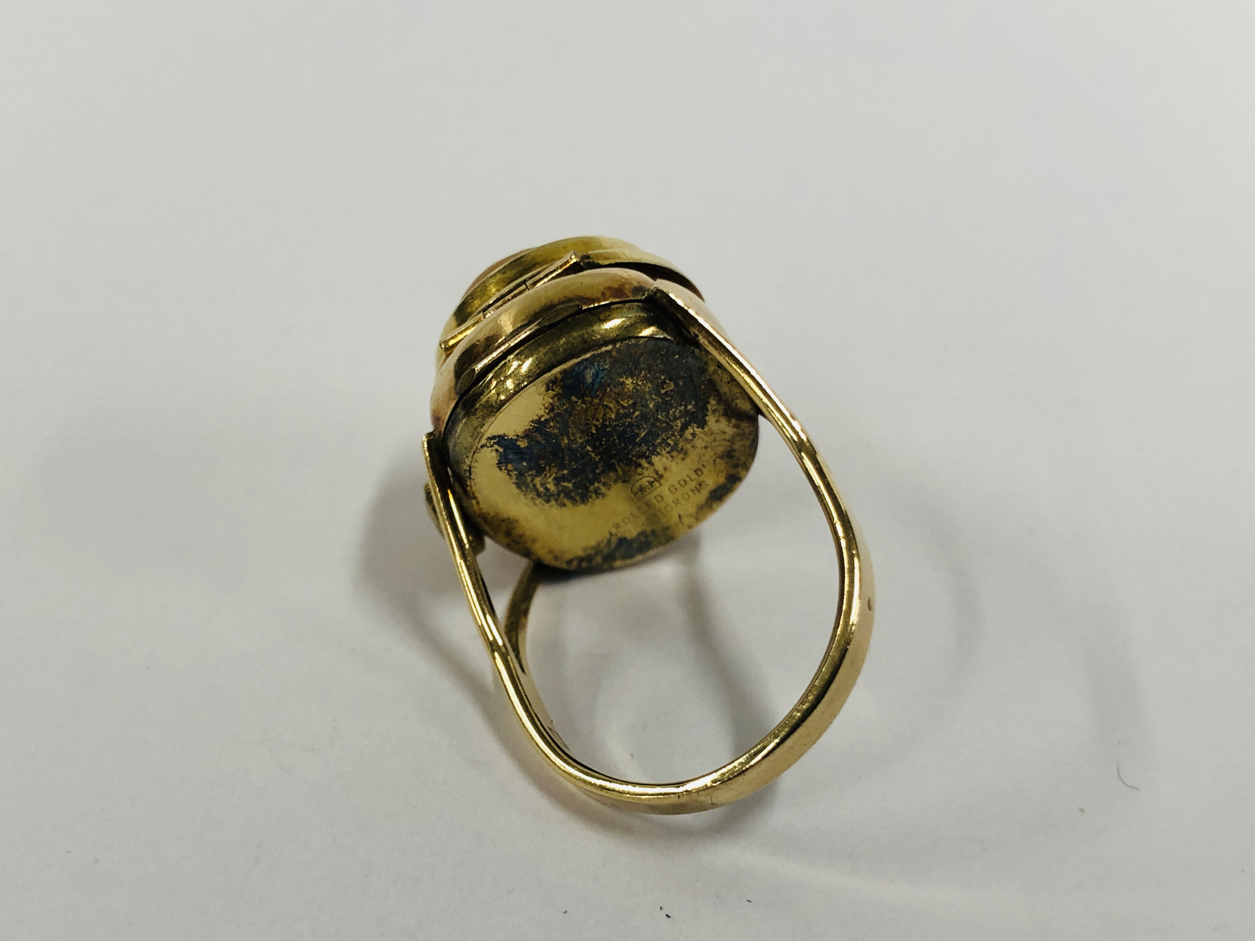 A VINTAGE "PORTA" CAMEO WATCH RING - Image 3 of 7