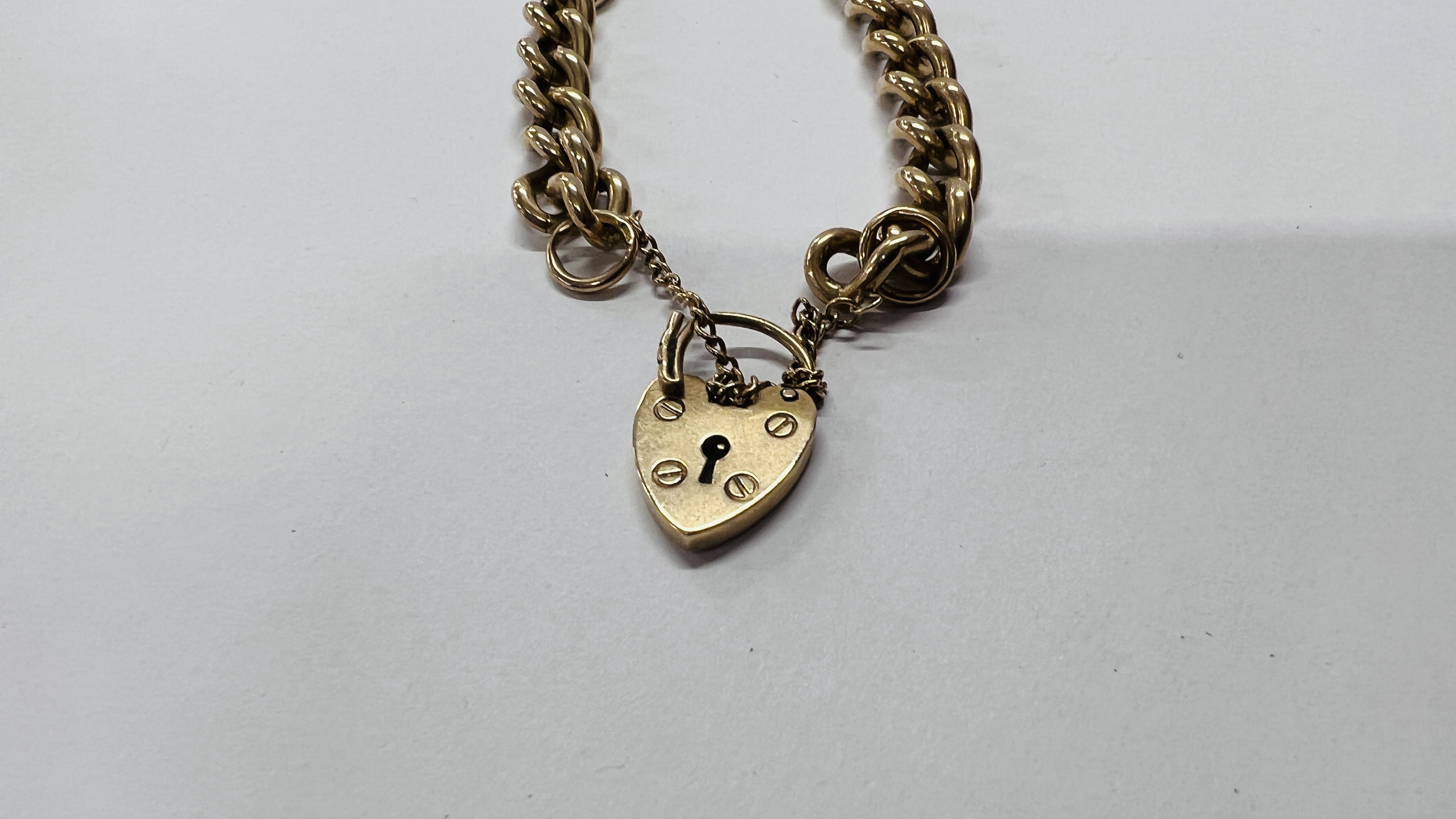 A 9CT GOLD BRACELET WITH PADLOCK CLASP. - Image 5 of 8