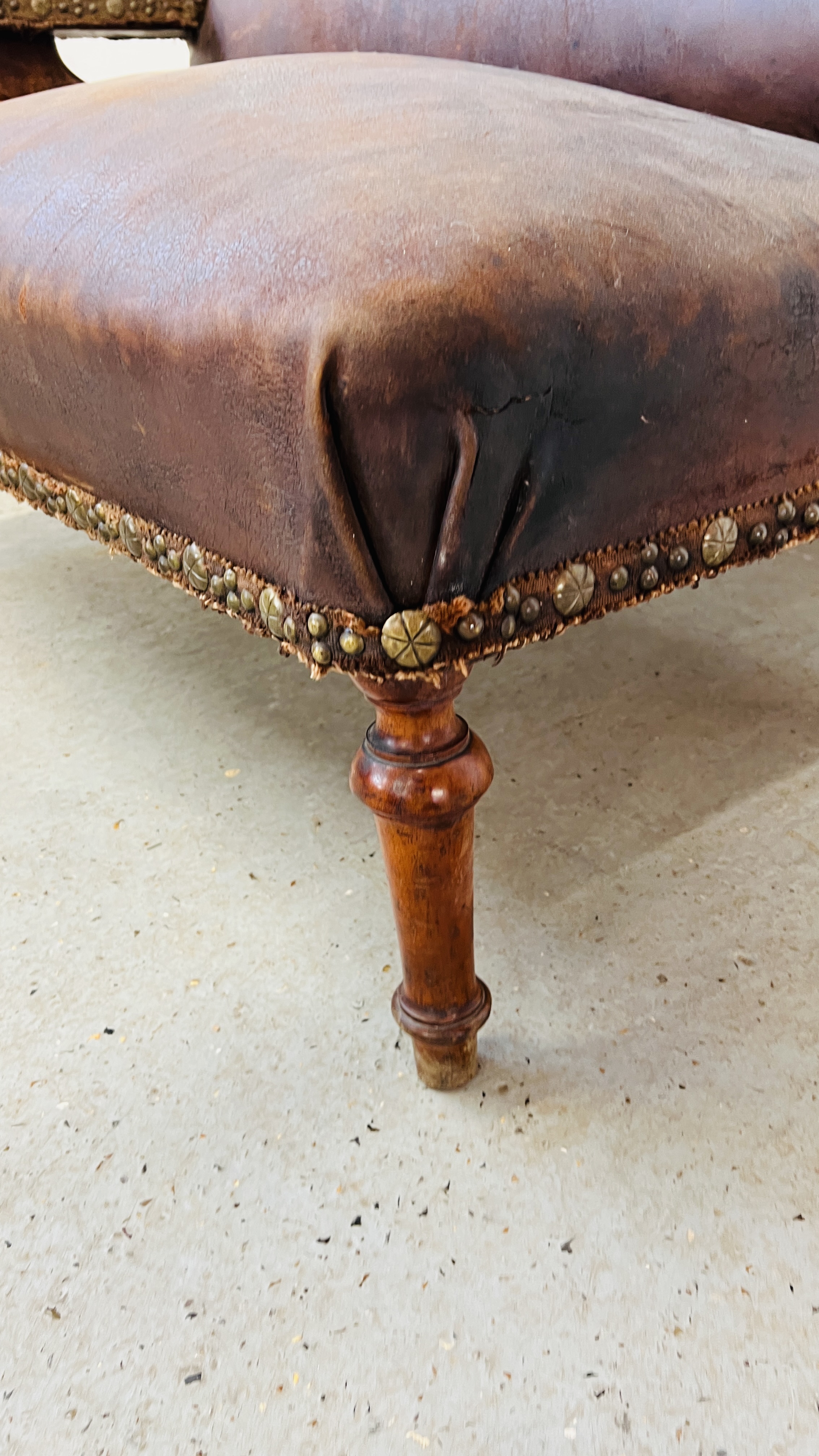 A VINTAGE LEATHER UPHOLSTERED BENCH - W 125CM. - Image 8 of 15