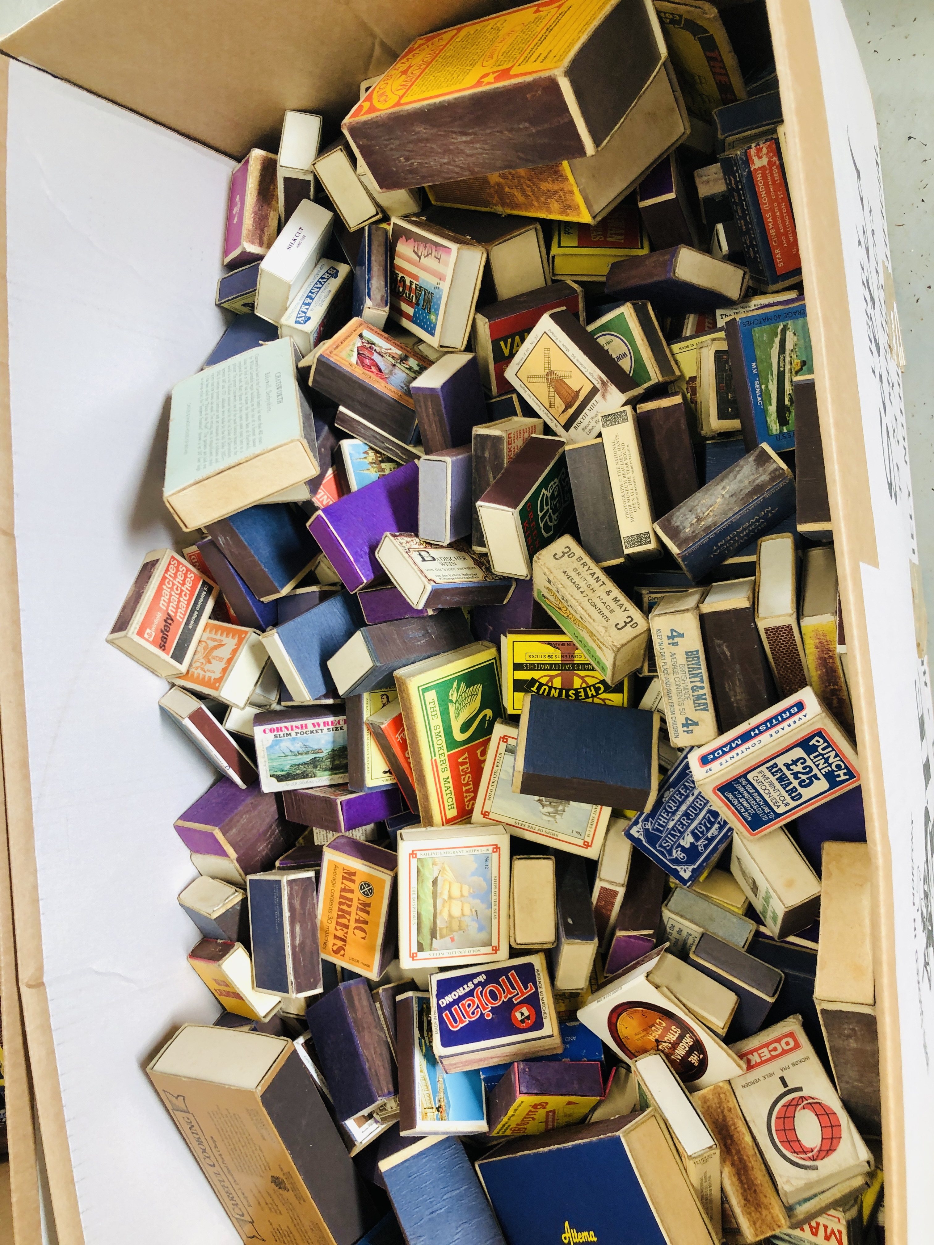 AN EXTENSIVE COLLECTION OF ASSORTED MATCHBOXES TO INCLUDE MANY VINTAGE EXAMPLES (IN THREE LARGE - Image 2 of 5