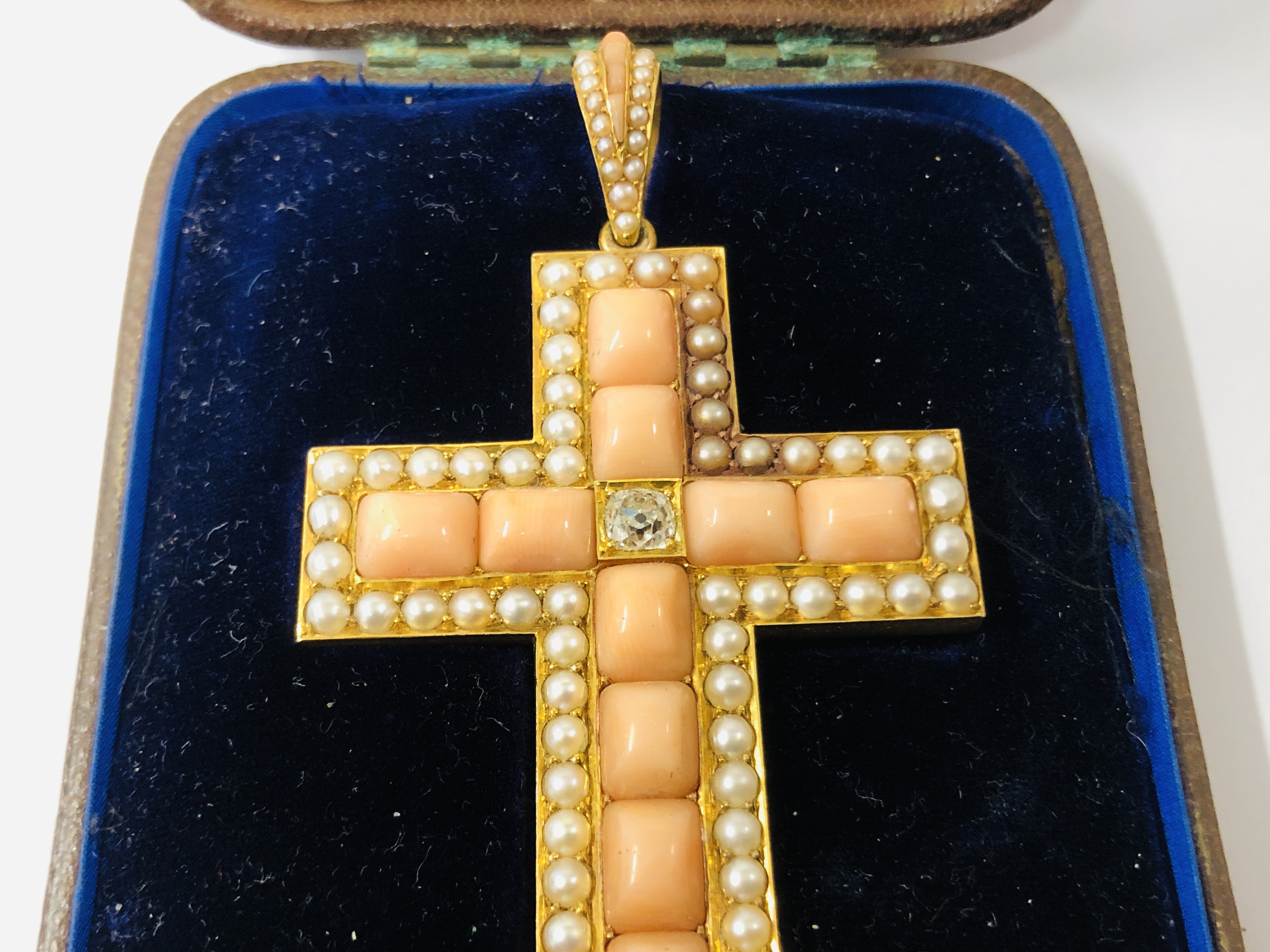 A VICTORIAN CROSS PENDANT SET WITH CORAL AND SEED PEARLS AND CENTRAL SOLITAIRE DIAMOND HEIGHT 67MM - Image 4 of 11