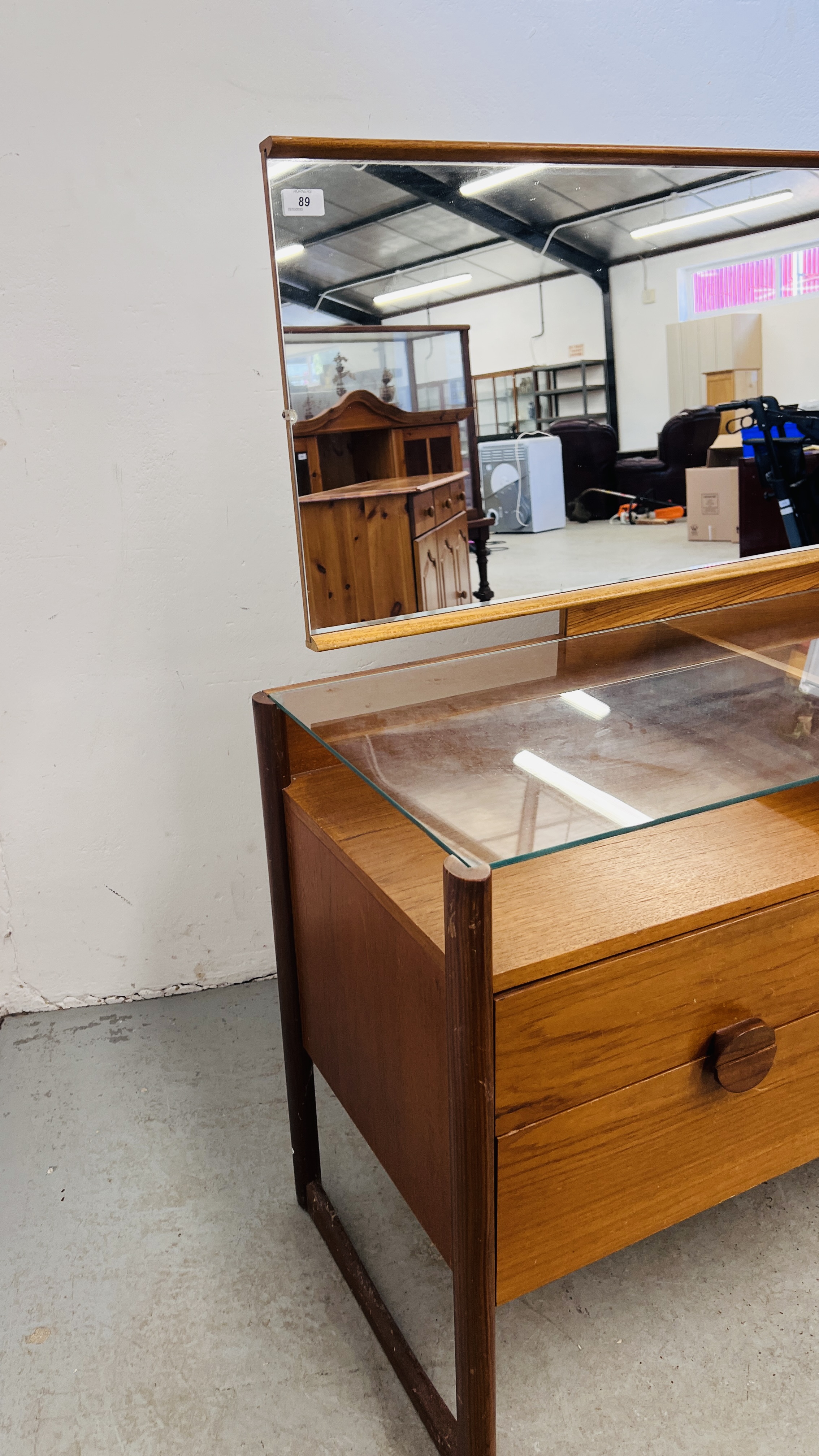 A MID CENTURY TEAK SIX DRAWER DRESSING TABLE, L 155CM, D 46CM, H 117CM. - Image 10 of 13