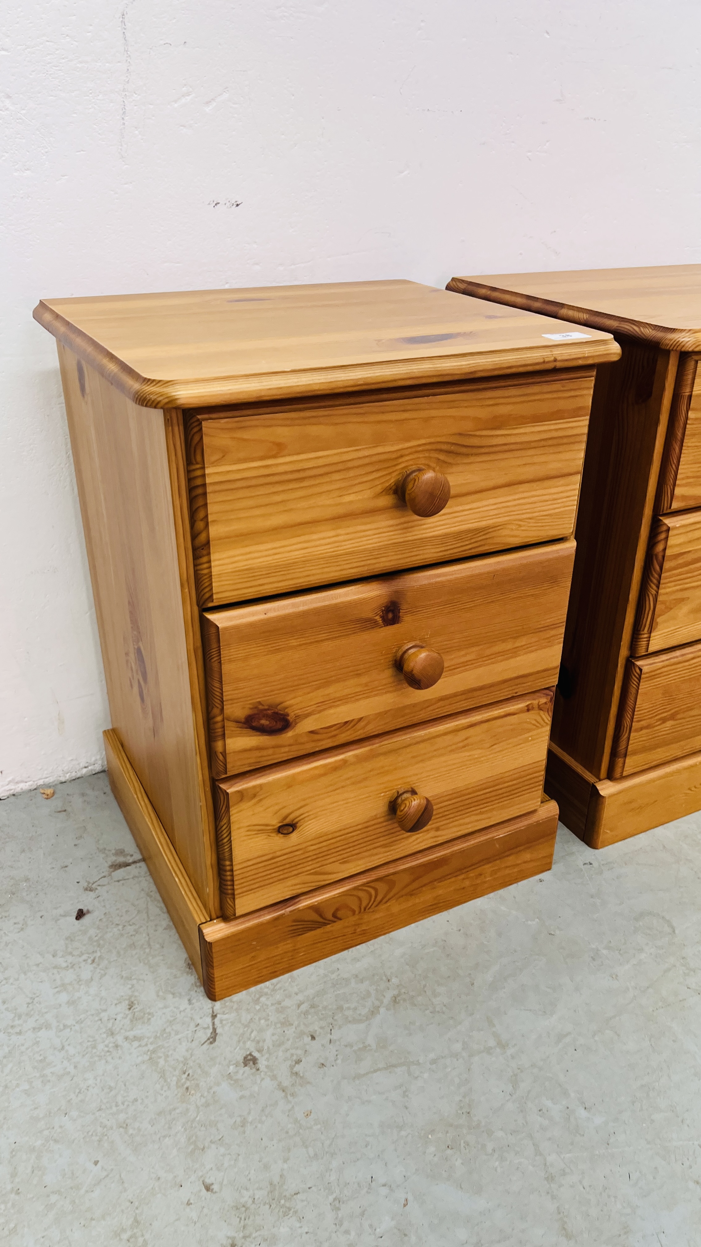 A PAIR OF PINE THREE DRAWER BEDSIDE CHESTS. - Image 3 of 5