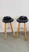 A PAIR OF PINE AND BLACK BREAKFAST BAR STOOLS.