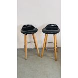 A PAIR OF PINE AND BLACK BREAKFAST BAR STOOLS.