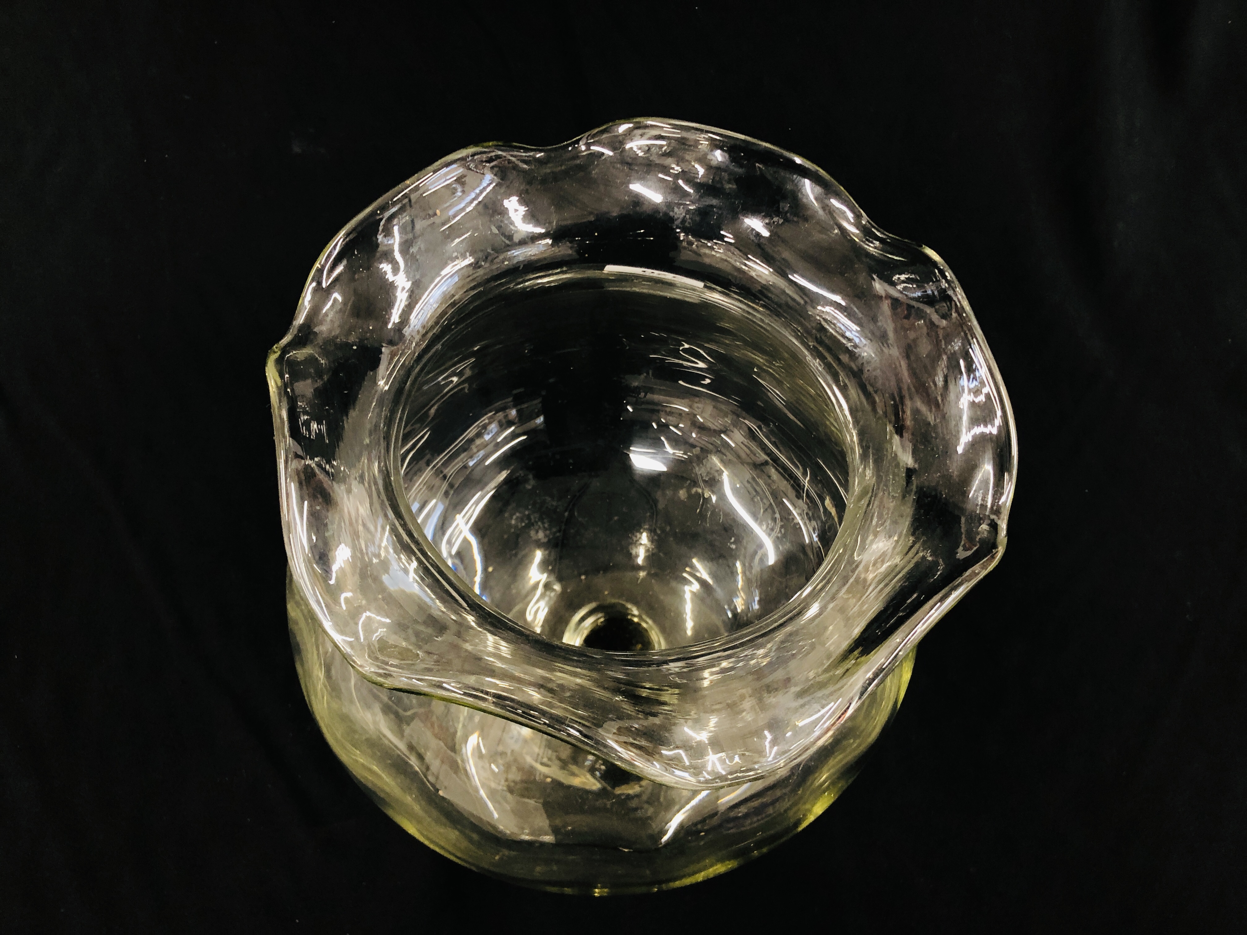 A LARGE VINTAGE GLASS APOTHECARY JAR / VASE ON SINGLE PEDESTAL BASE H 31.5CM. - Image 2 of 4