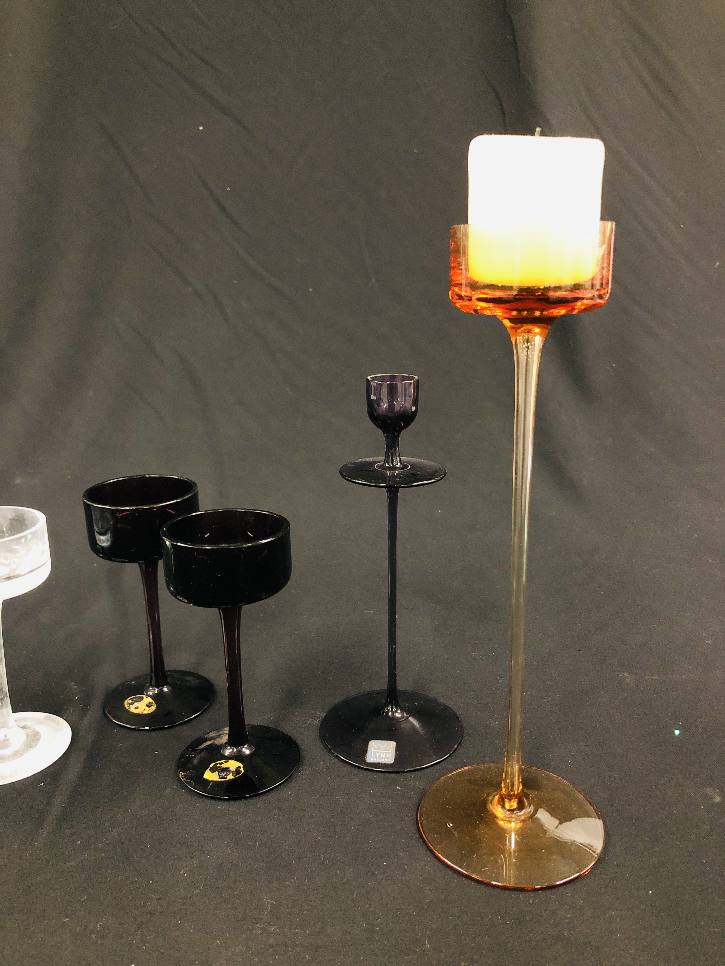 A GROUP OF 8 VARIOUS CLEAR AND COLOURED GLASS CANDLESTICKS TO INCLUDE WEDGEWOOD BRANCASTER AND - Image 4 of 6