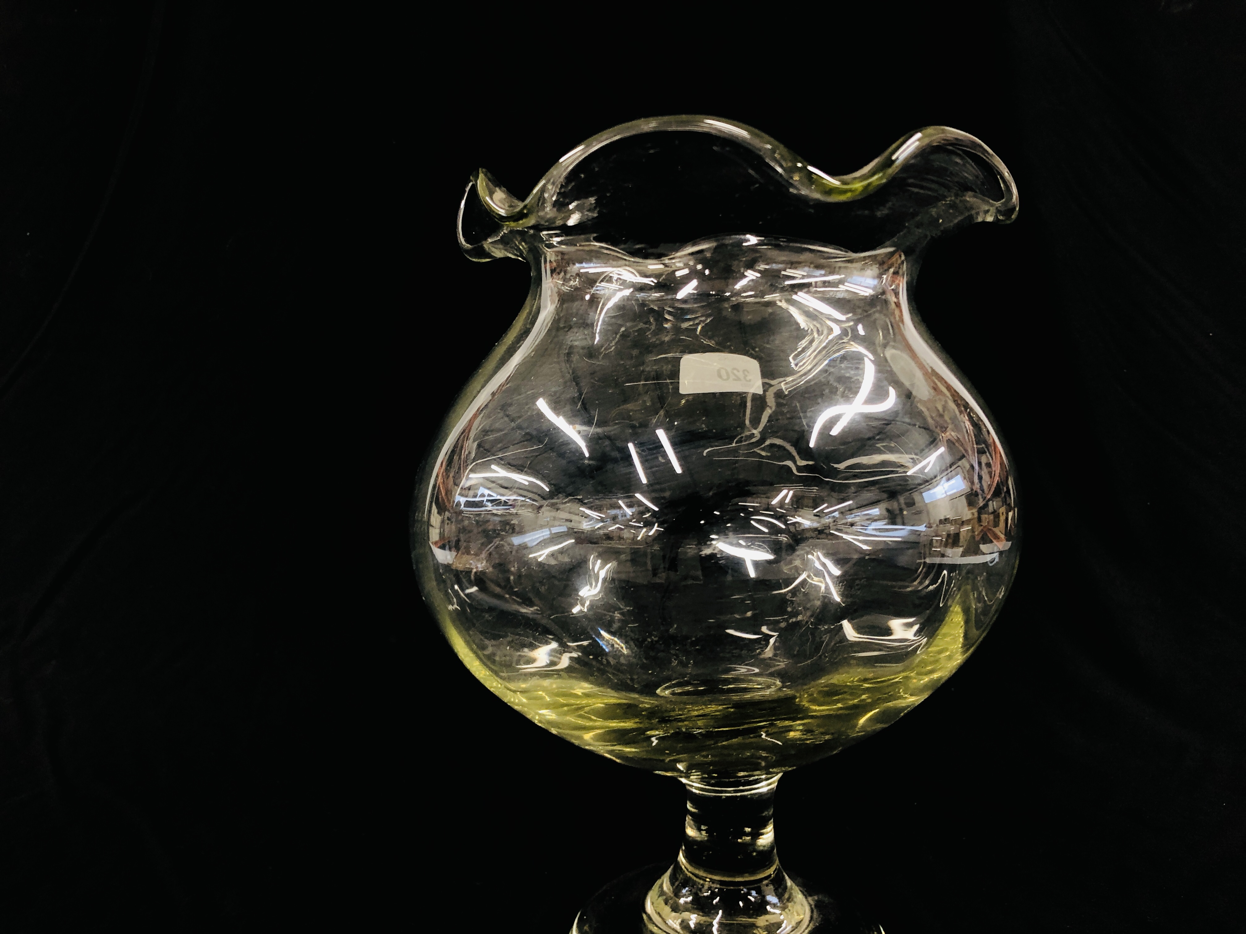 A LARGE VINTAGE GLASS APOTHECARY JAR / VASE ON SINGLE PEDESTAL BASE H 31.5CM. - Image 4 of 4