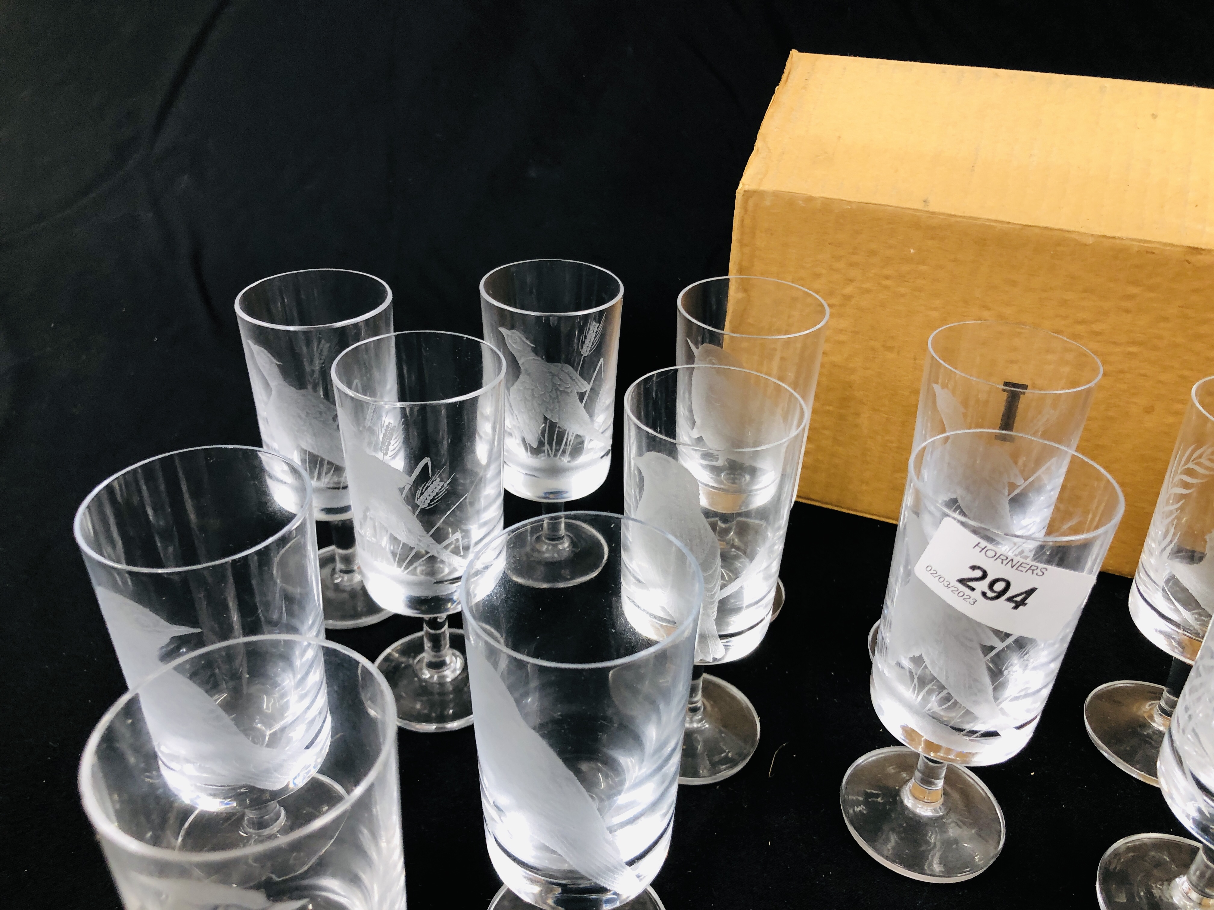 A COLLECTION OF WEDGEWOOD ETCHED SHERRY GLASSES TO INCLUDE A SET OF 10 DEPICTING BIRDS, - Image 3 of 5